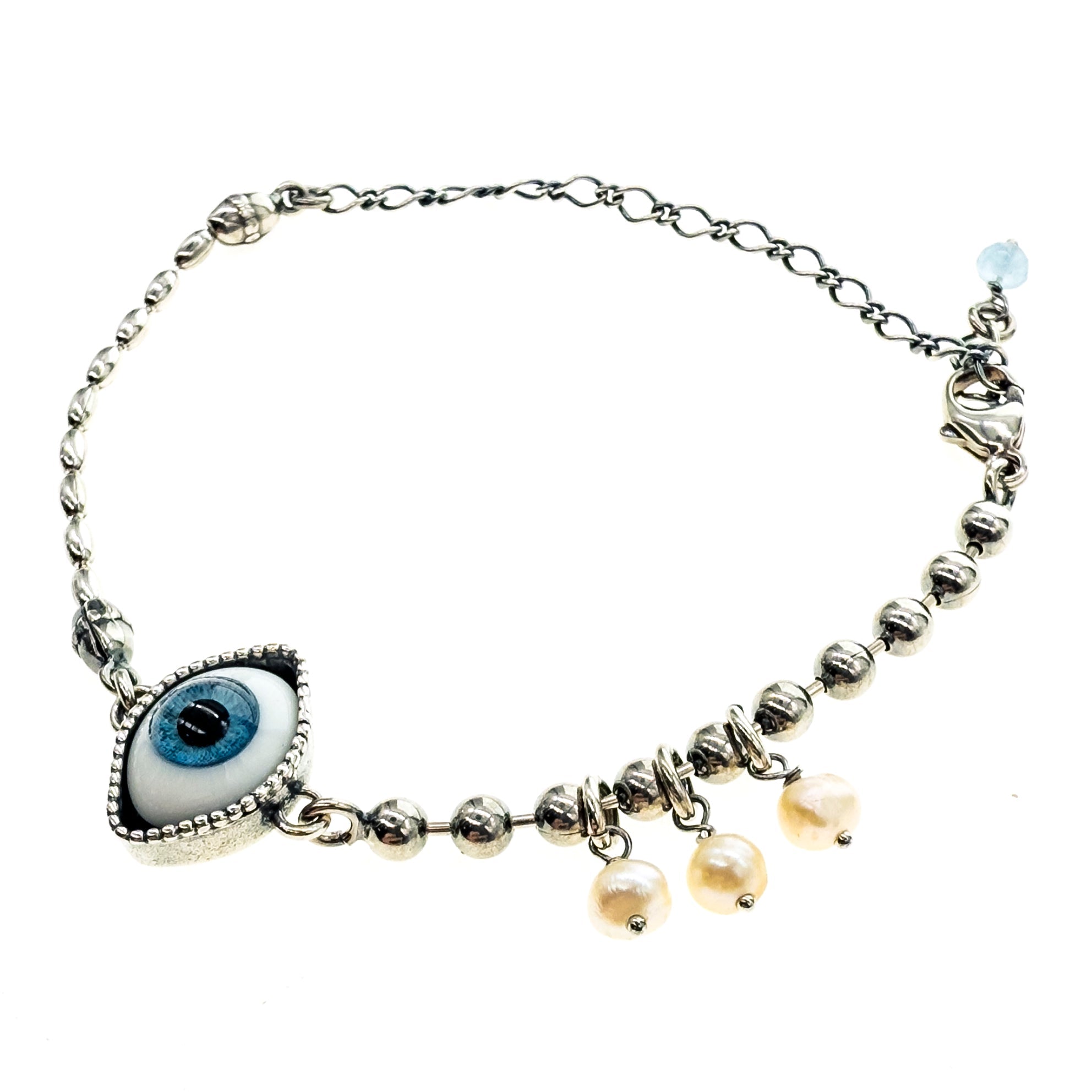 B 25a04B Eye love you bracelet blue eye