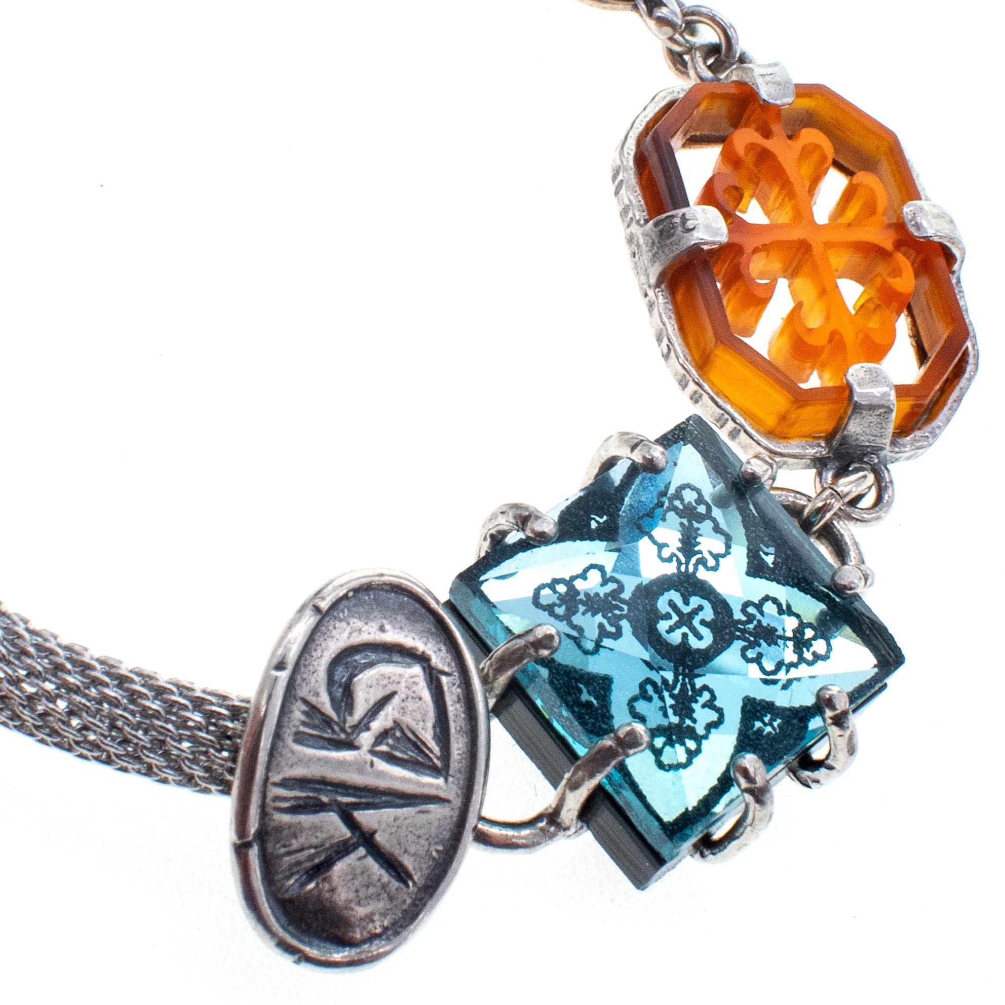 B 26a06 Blue Crystal Intaglio Mesh Bracelet