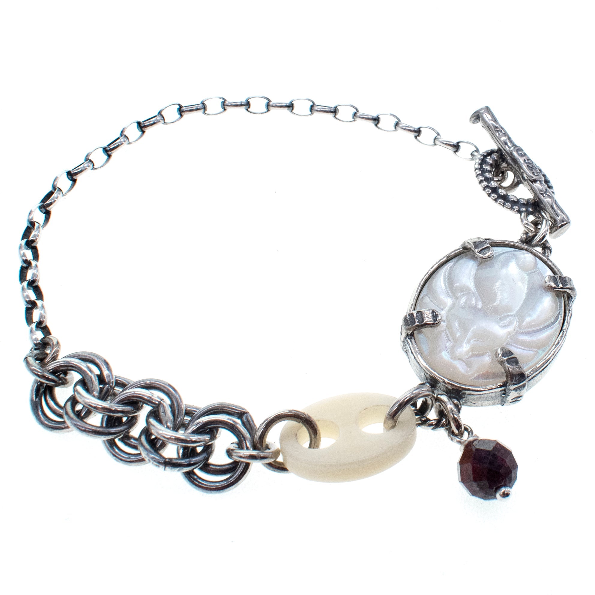B 26a09A White Mother of Pearl Cameo "Fox" Bracelet