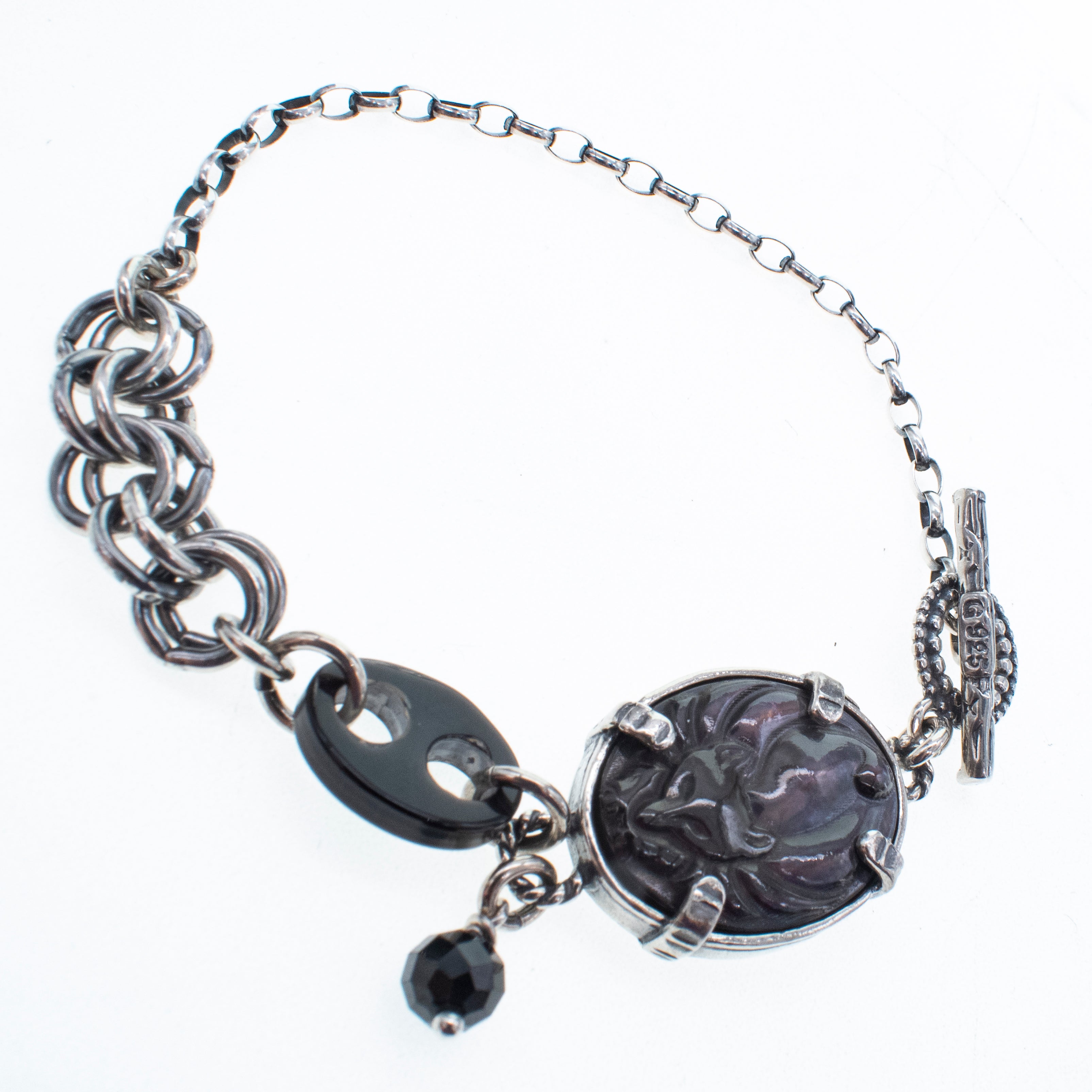 B 26a09B Black Mother of Pearl Cameo "Fox" Bracelet