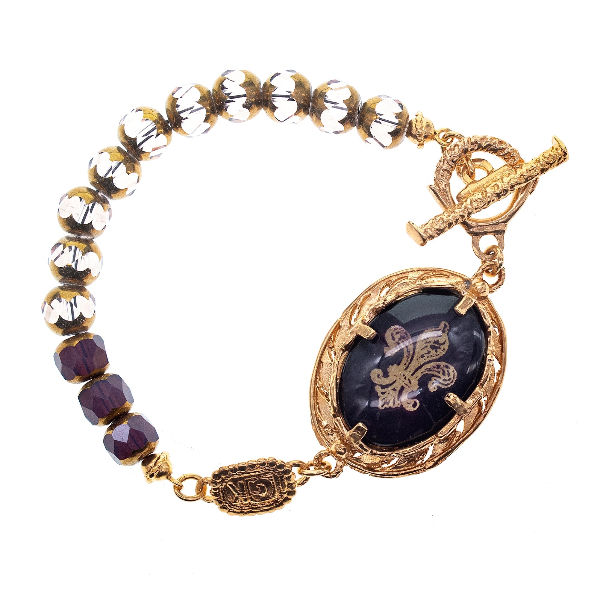 B 26g01 Fleur-de-Lis vintage Glass beaded Bracelet