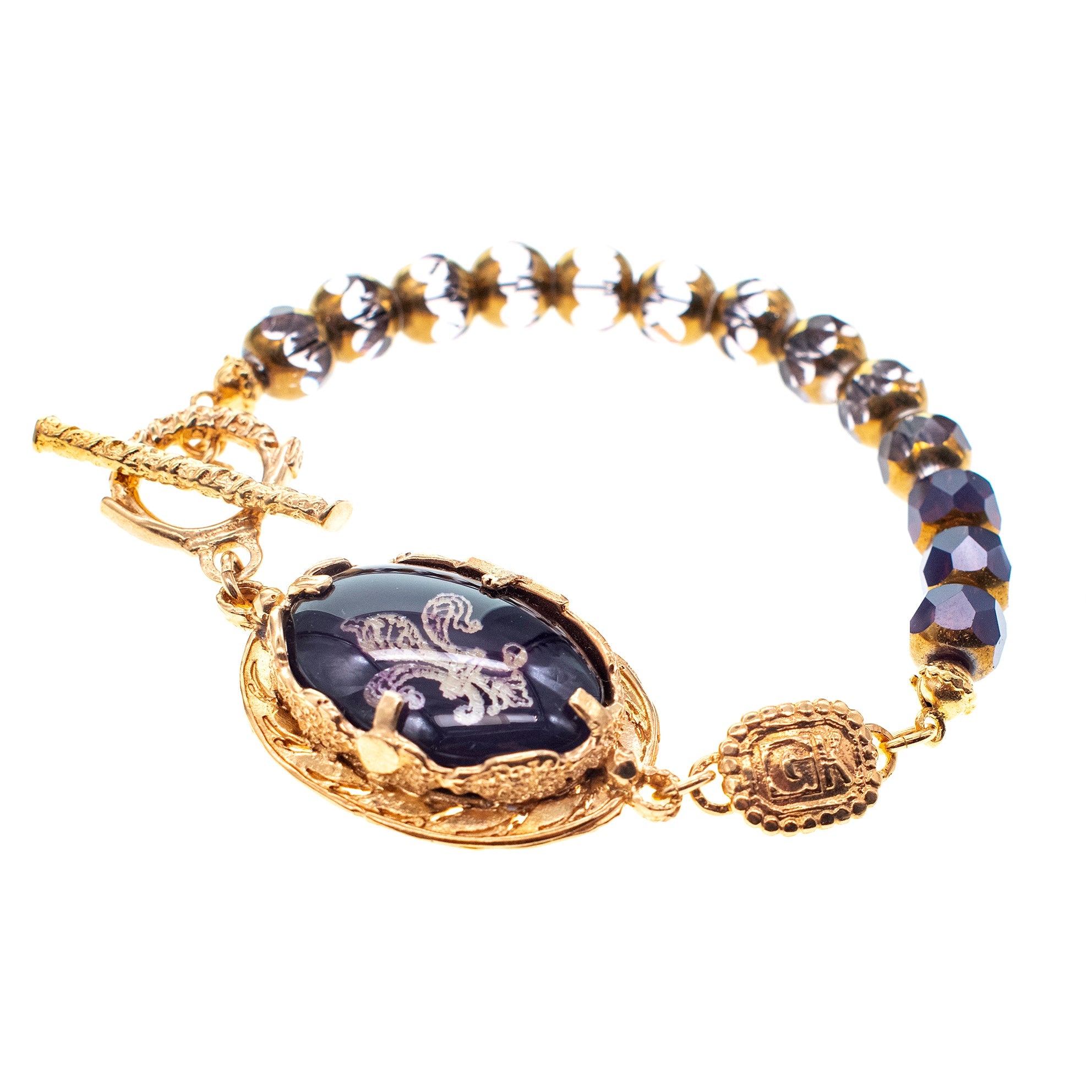 B 26g01 Fleur-de-Lis vintage Glass beaded Bracelet