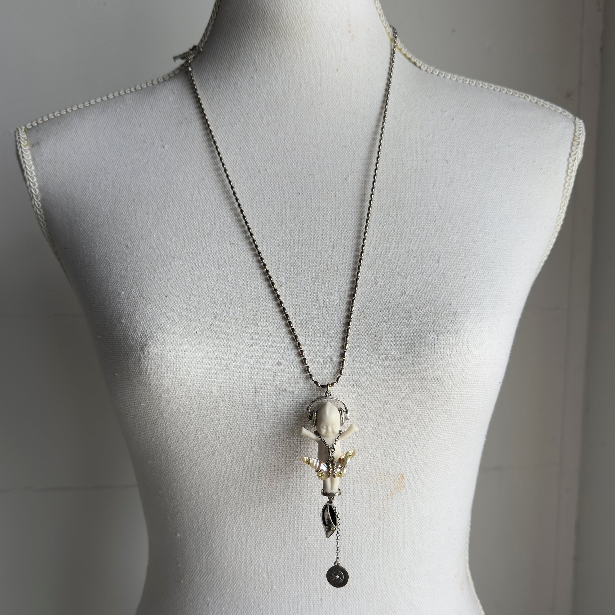 BS09A Happy Baby "DJ party baby" white and silver Necklace