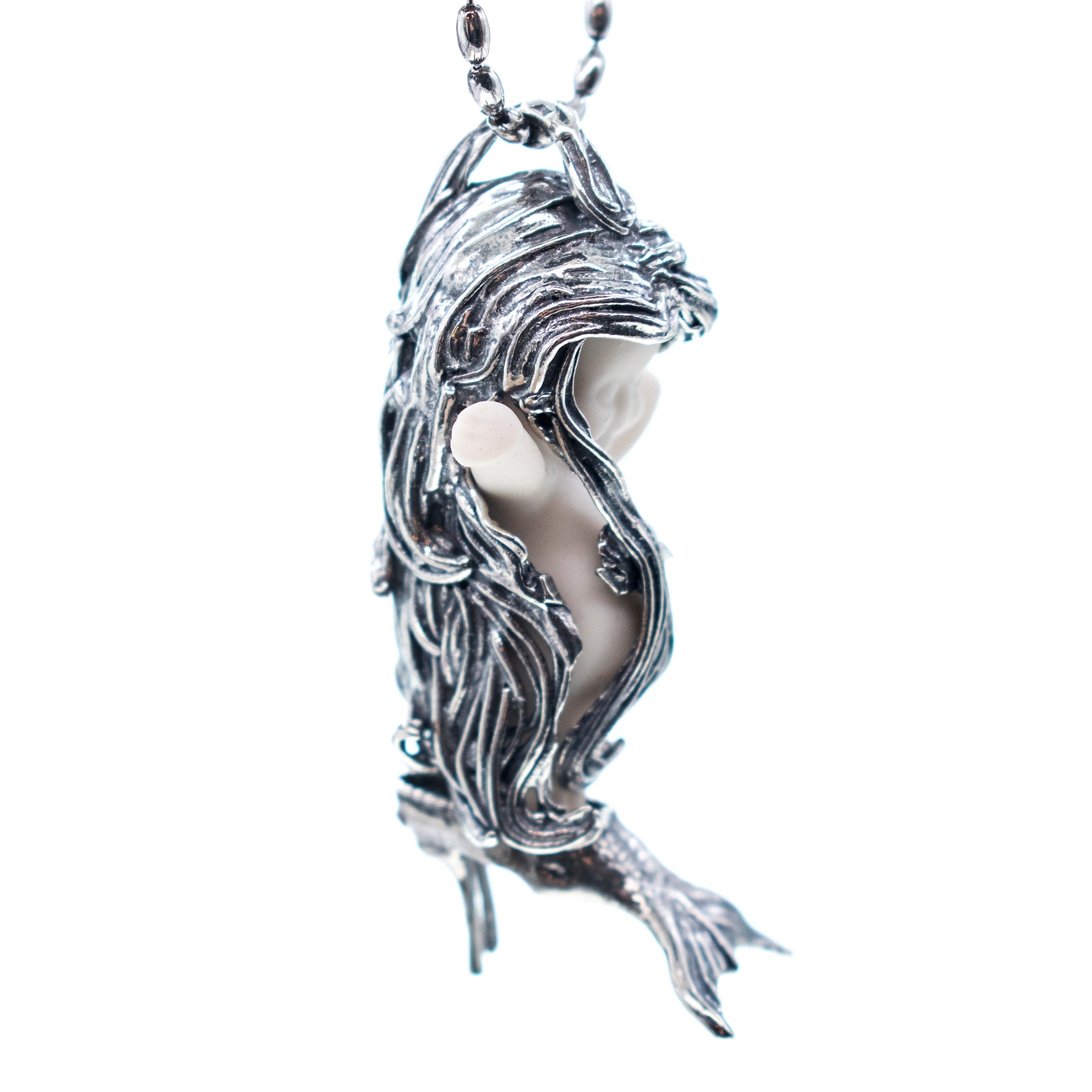 BS29A Happy Baby "Flipper" white and silver Necklace