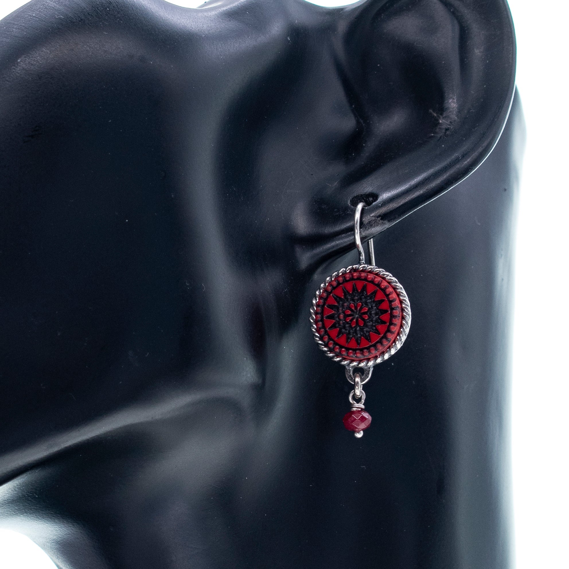 E 25e14 Red Star Vintage Glass Drop Earrings