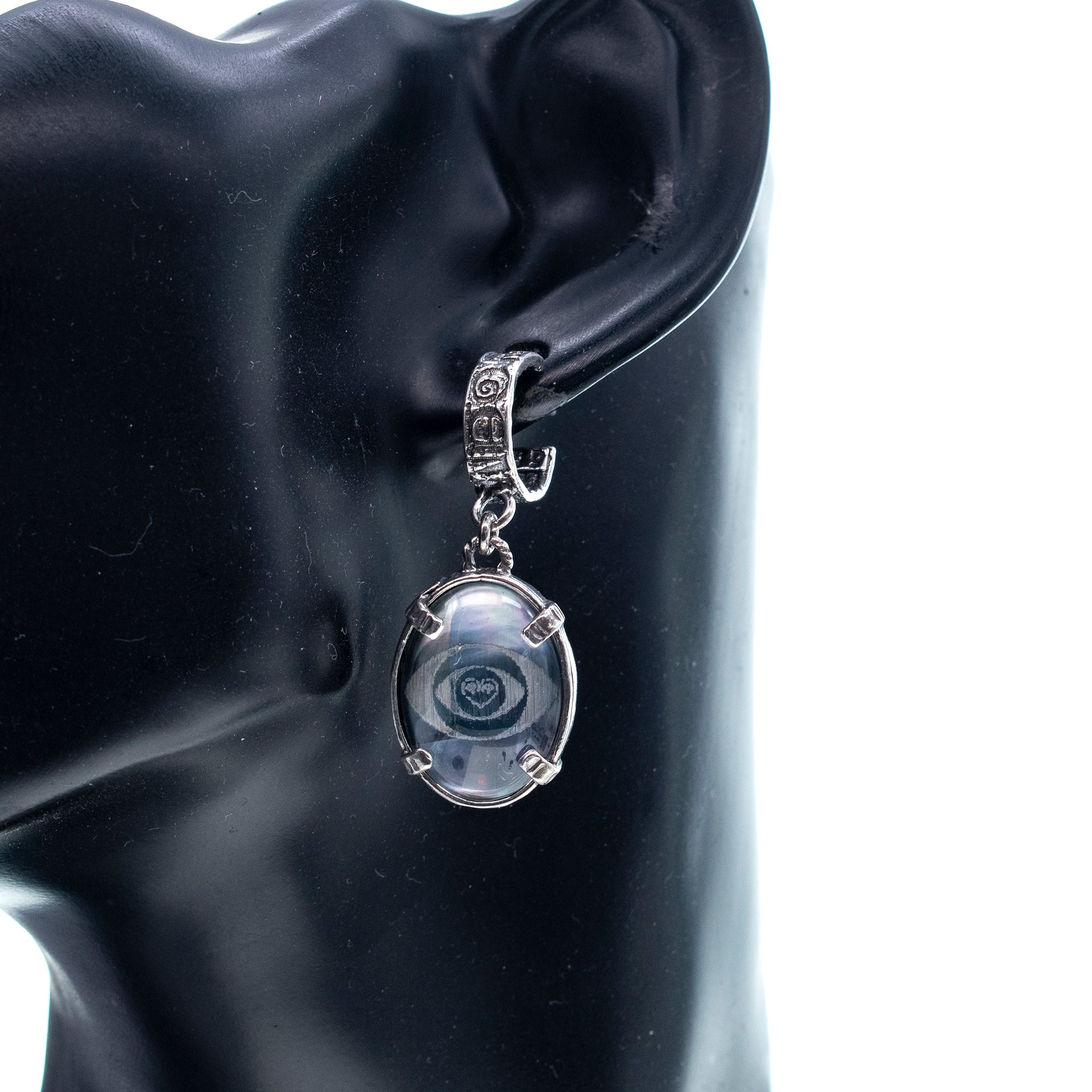 E 25f01B Grey Eye Earrings