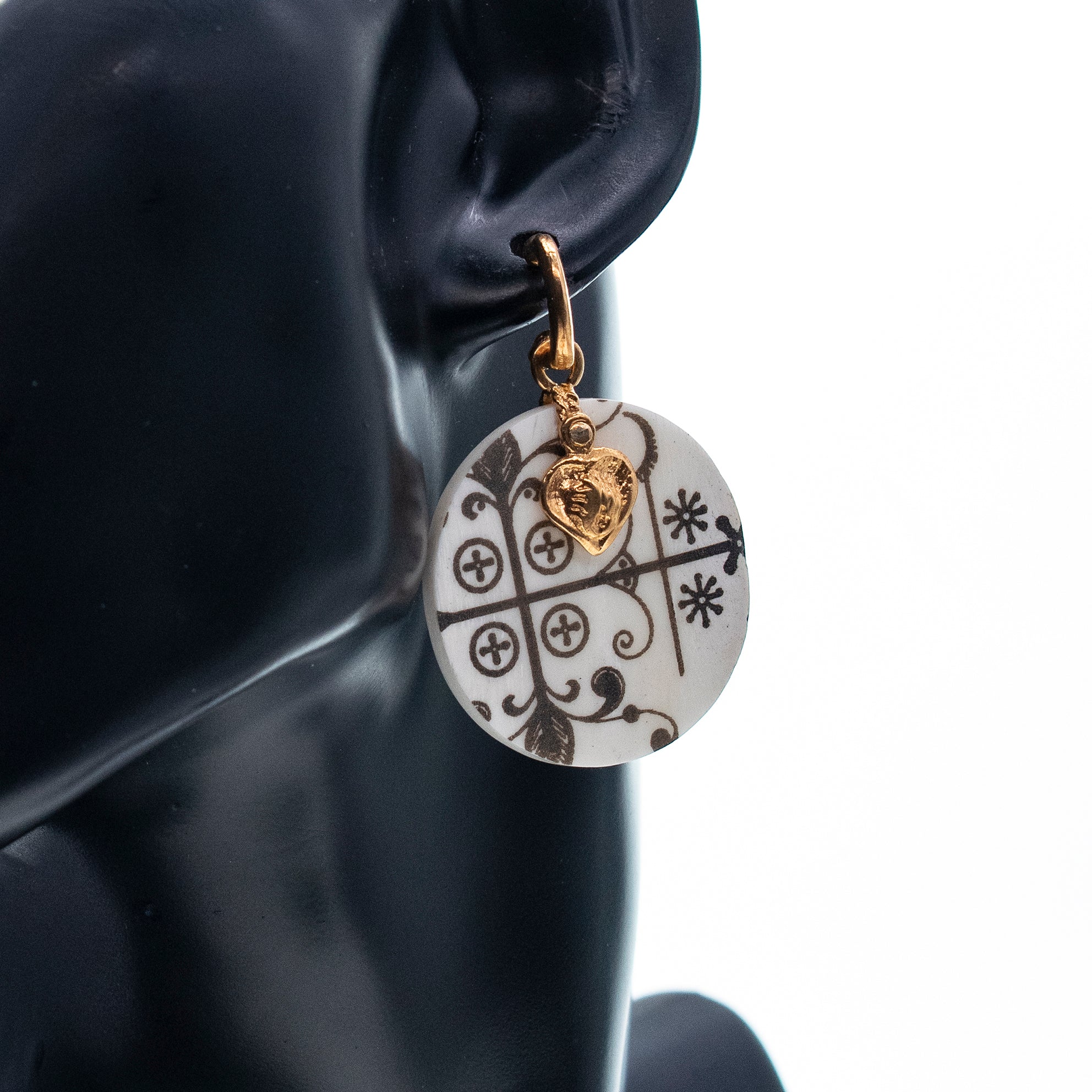 E 25g21 Engraved Bone Disc Earrings