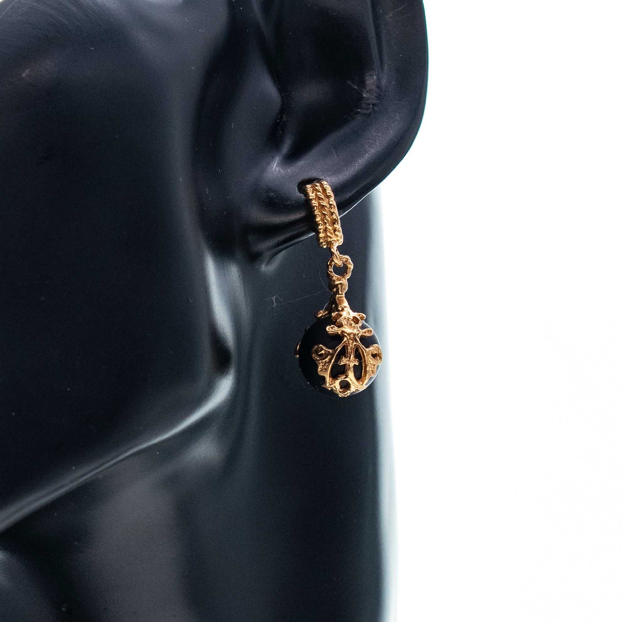 E 25g29B black Orb earrings