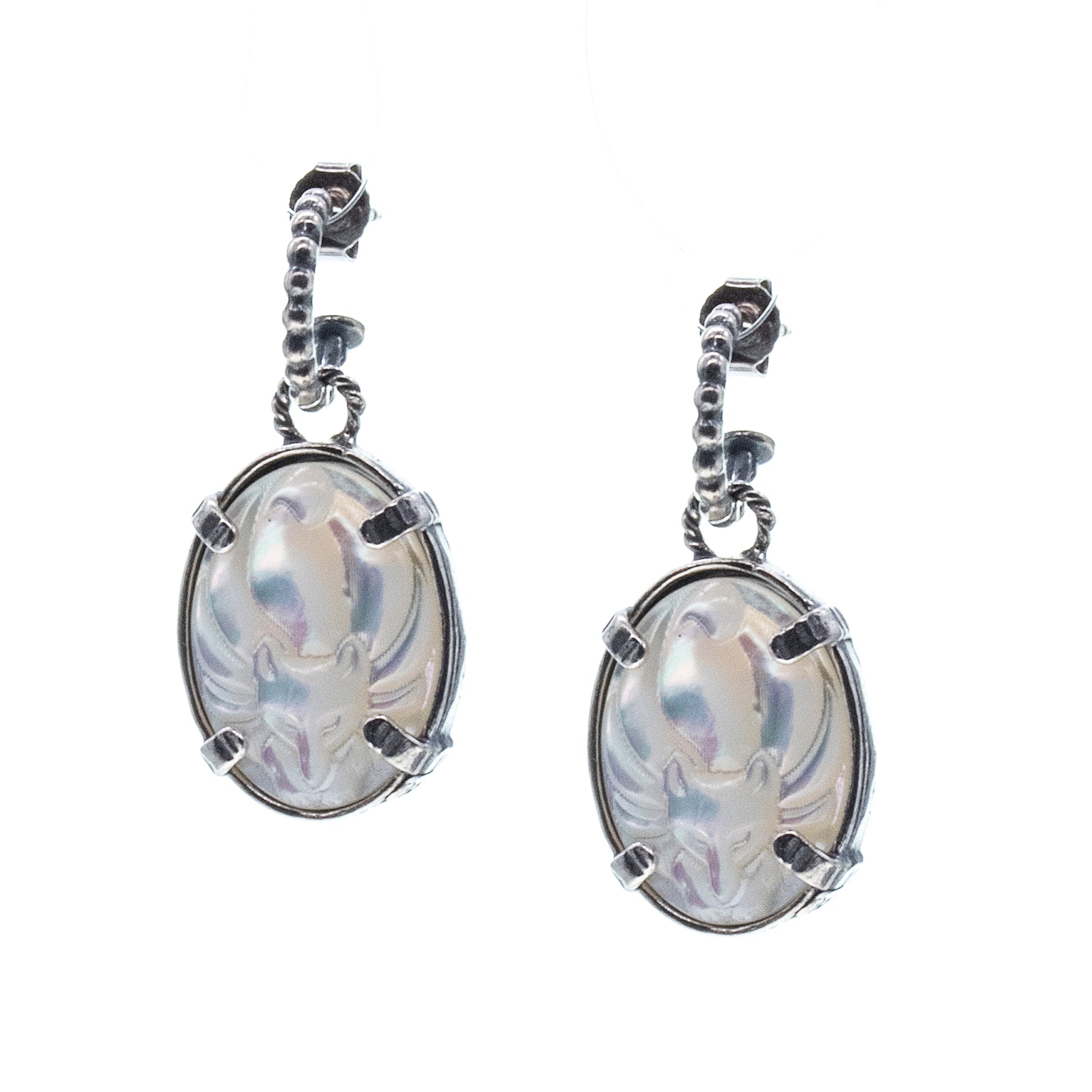 E 26a04A White Fox Cameo Pierced Hoop Earrings