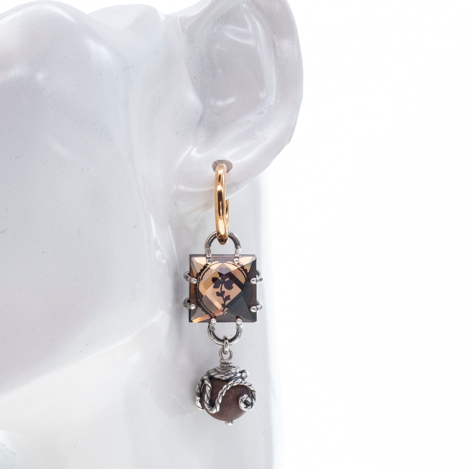 E 26a11 Intaglio Brown Crystal & Mashan Jade Hoop Earrings