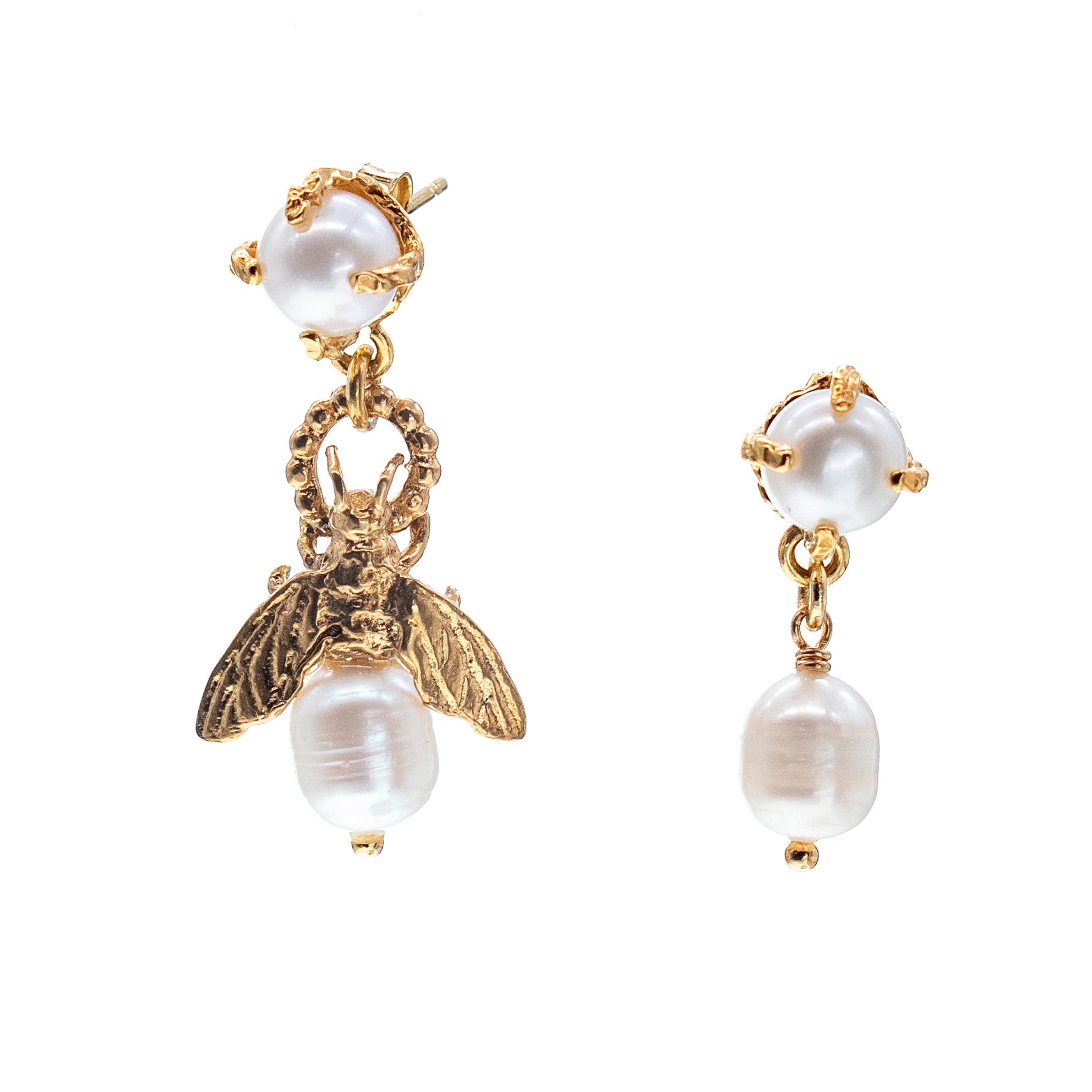 E 26g11 White pearl bee my honey earrings