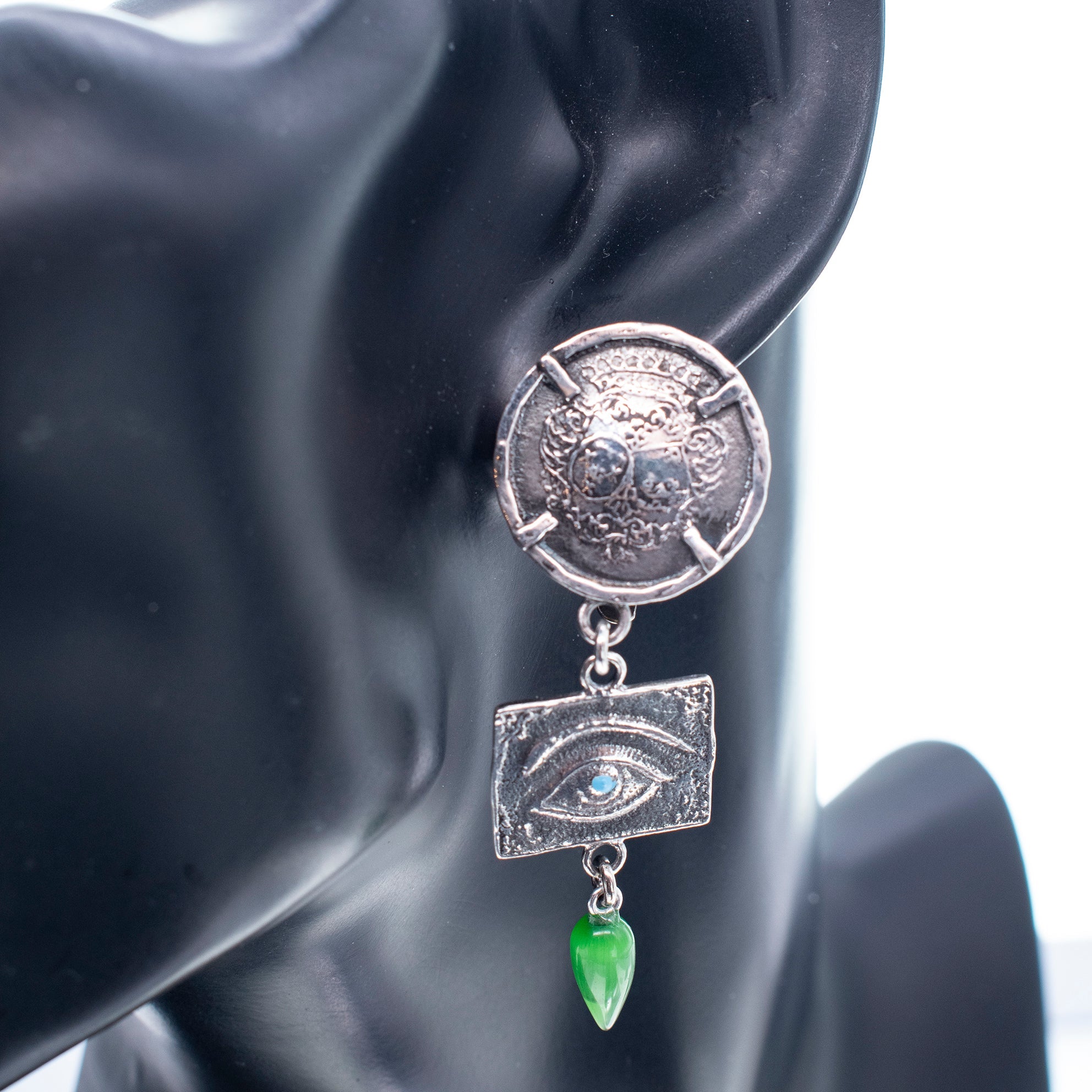 EC 25e32 "Ex Voto" Asymmetrical Ear clips