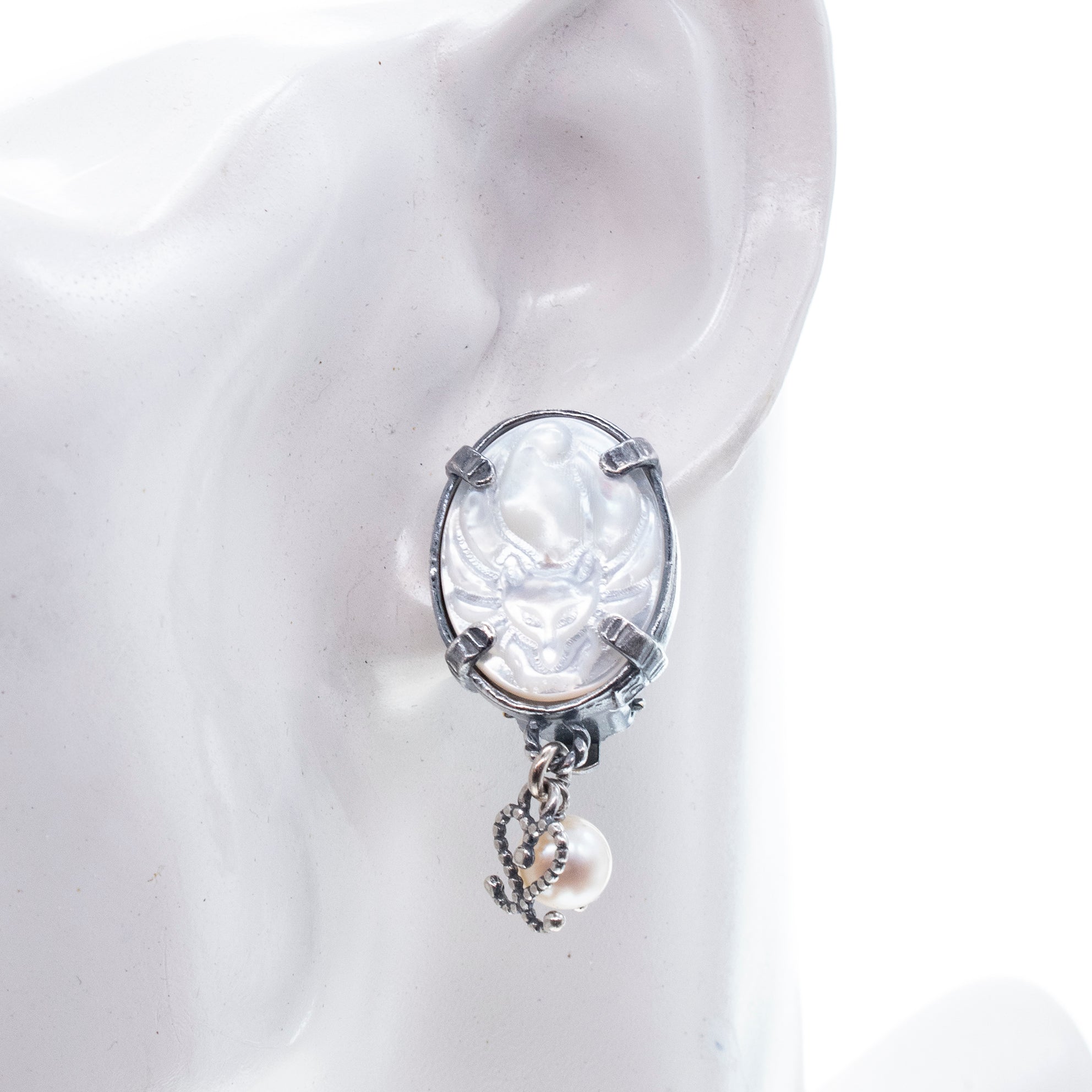 EC 26a31A White Mother of Pearl "Fox" Cameo Ear Clips