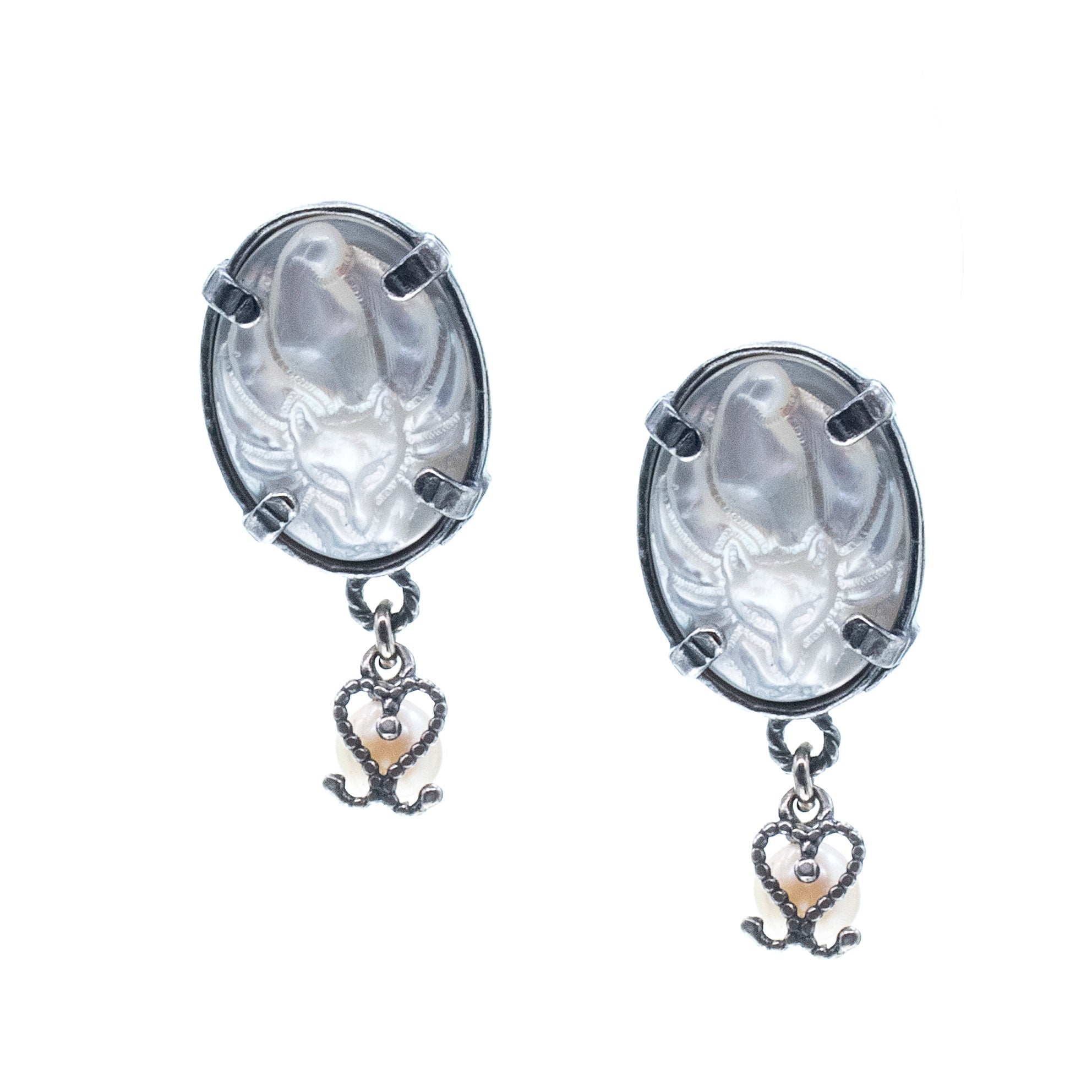 EC 26a31A White Mother of Pearl "Fox" Cameo Ear Clips