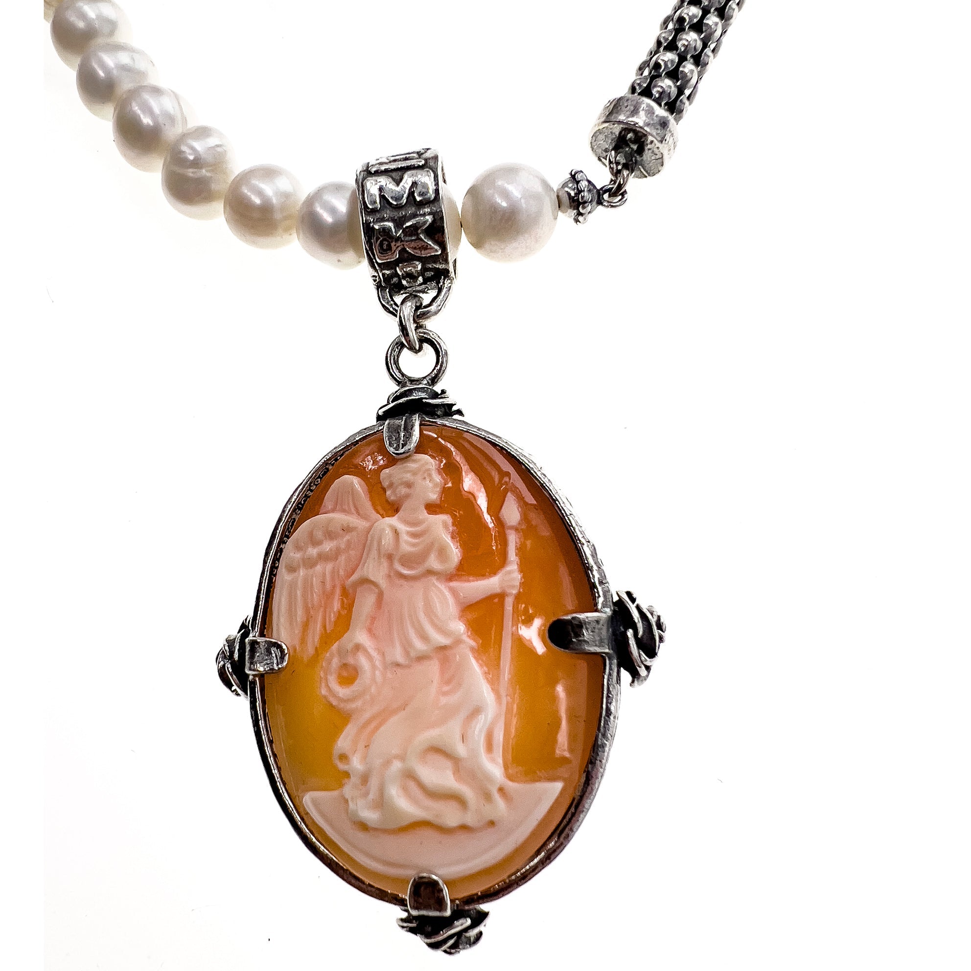 NK 24d01A white pearl cameo necklace