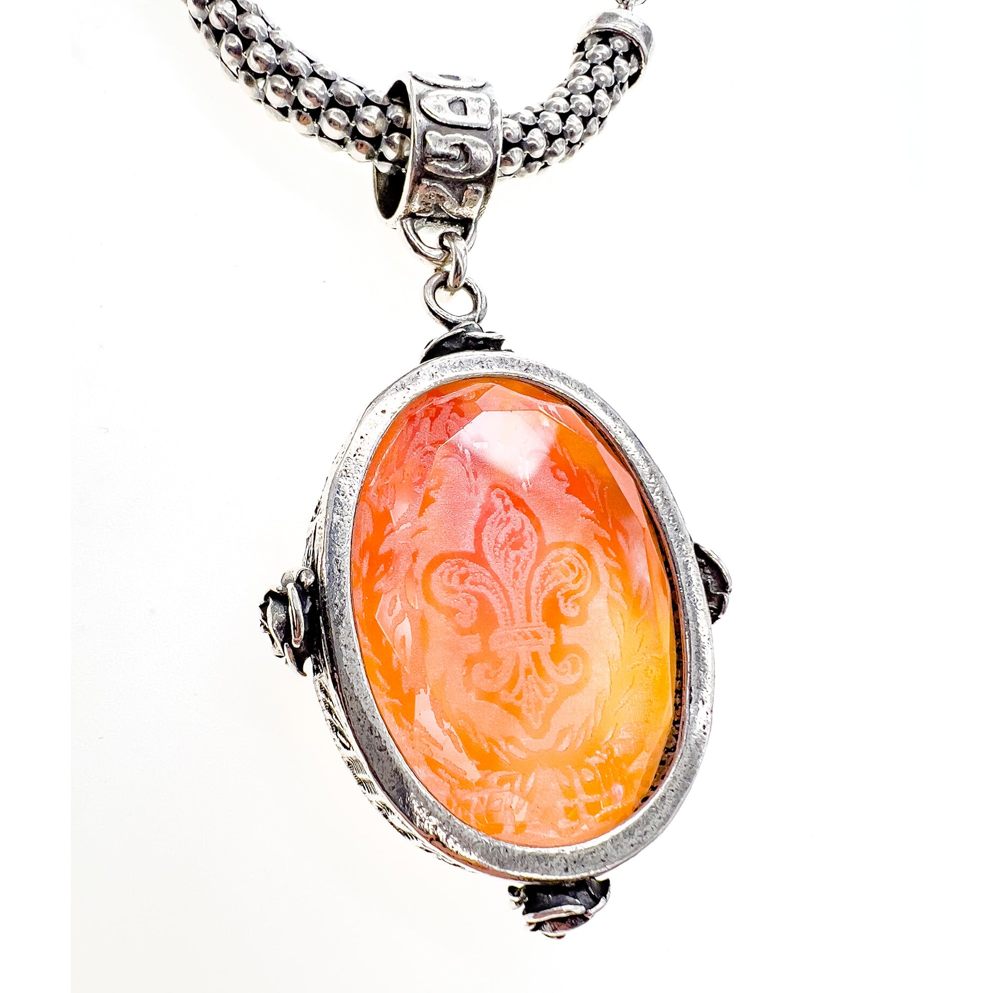 NK 24d01A white pearl cameo necklace