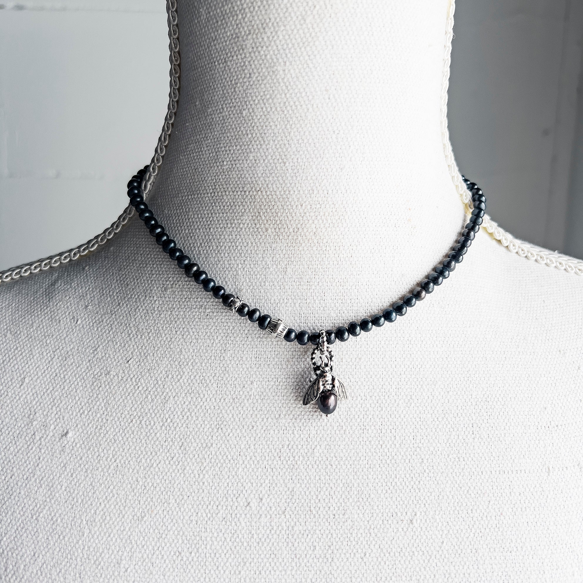 NK 24d12B bee my honey black pearl necklace