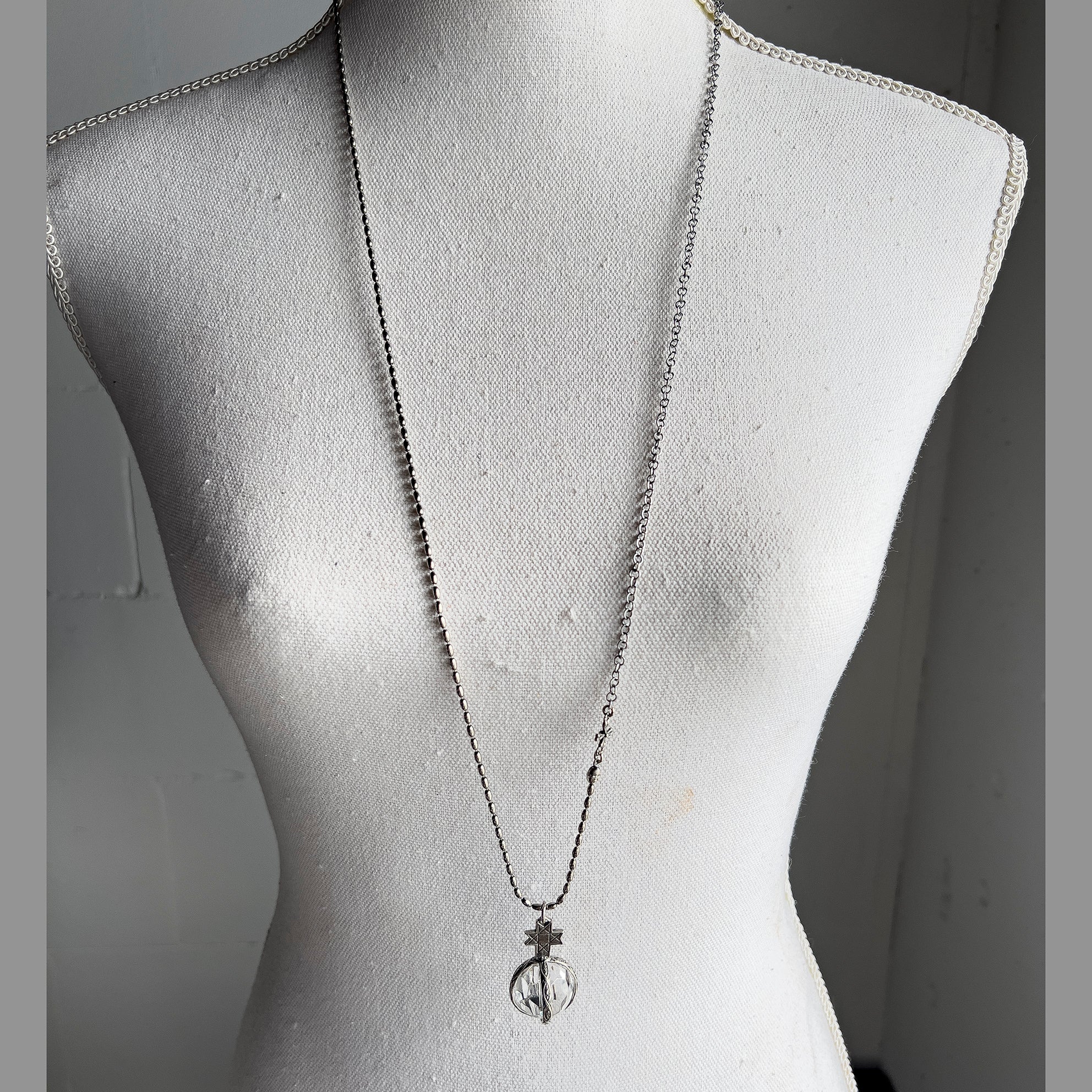 NK 24d16 crystal pendant necklace