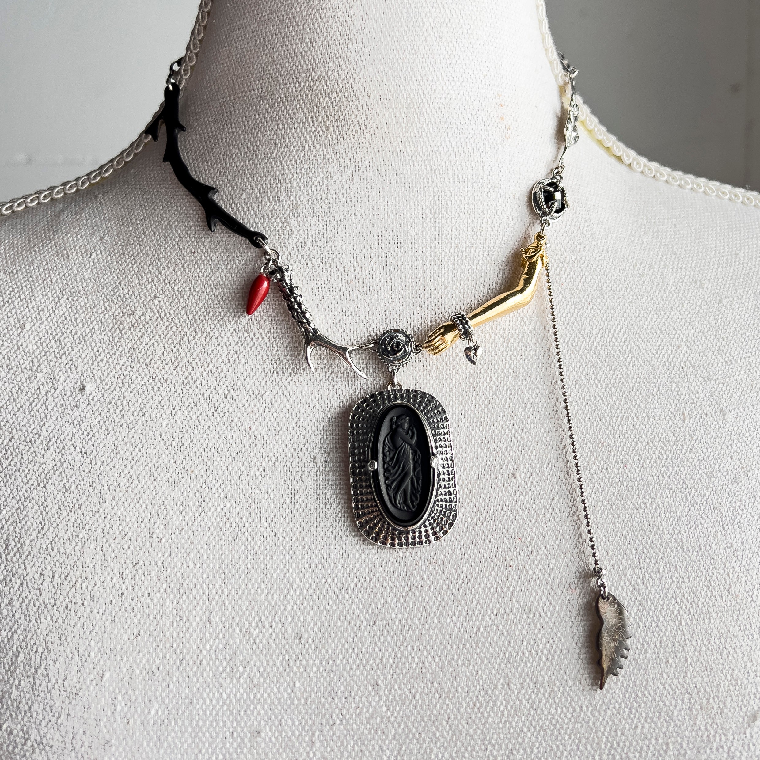 NK 24d31 Vintage Muse Necklace