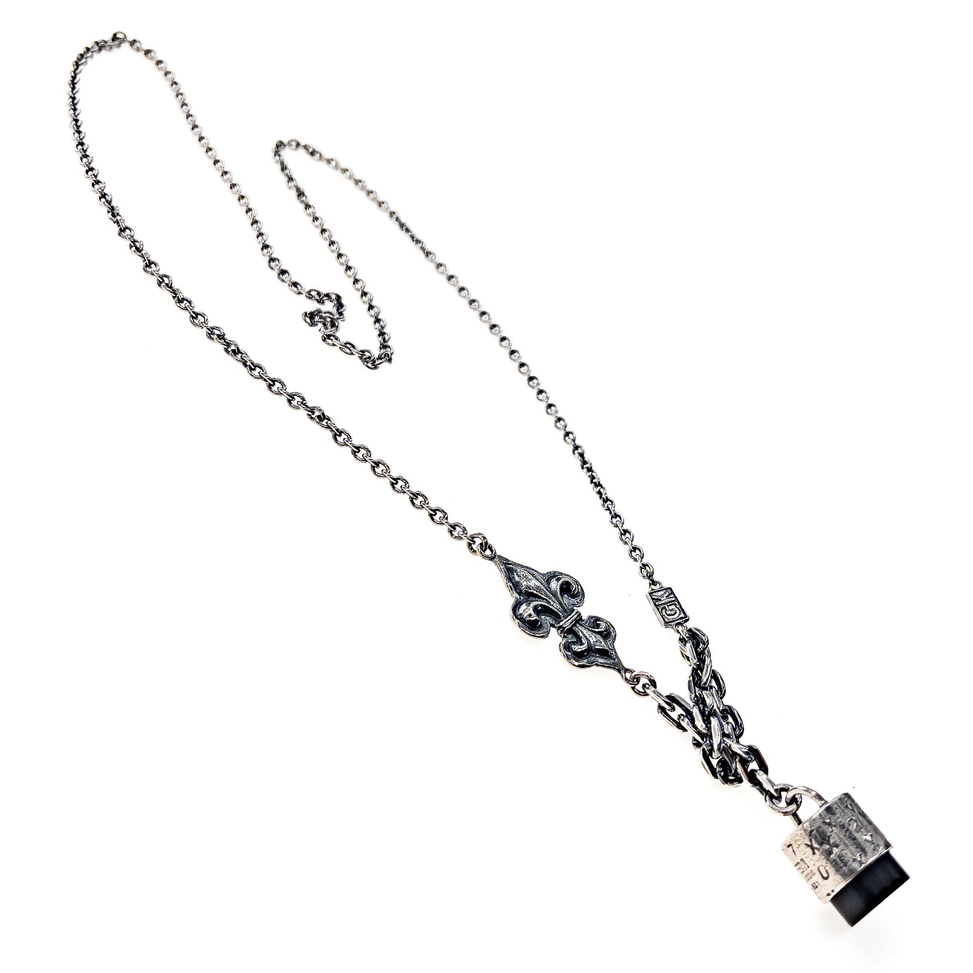 NK 24e08 rebel rebel stamp necklace