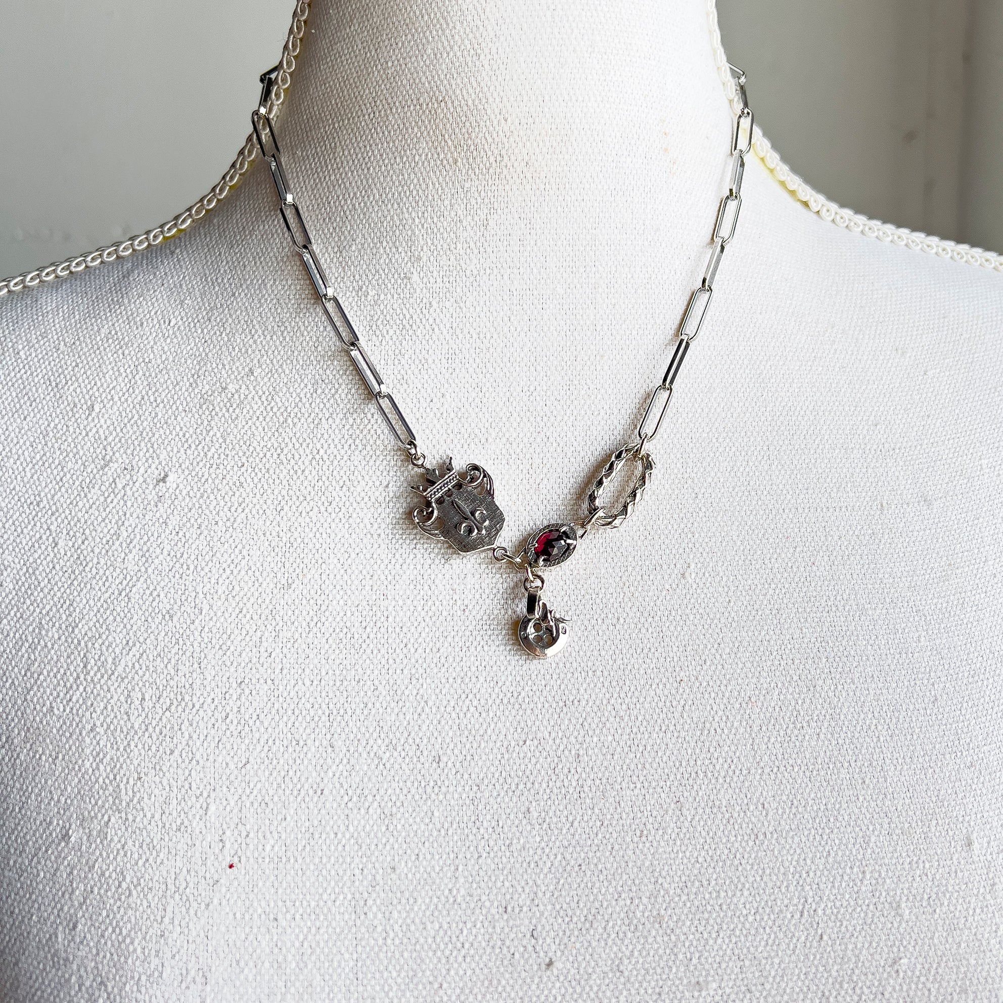 NK 24e09 rebel rebel paperclip necklace