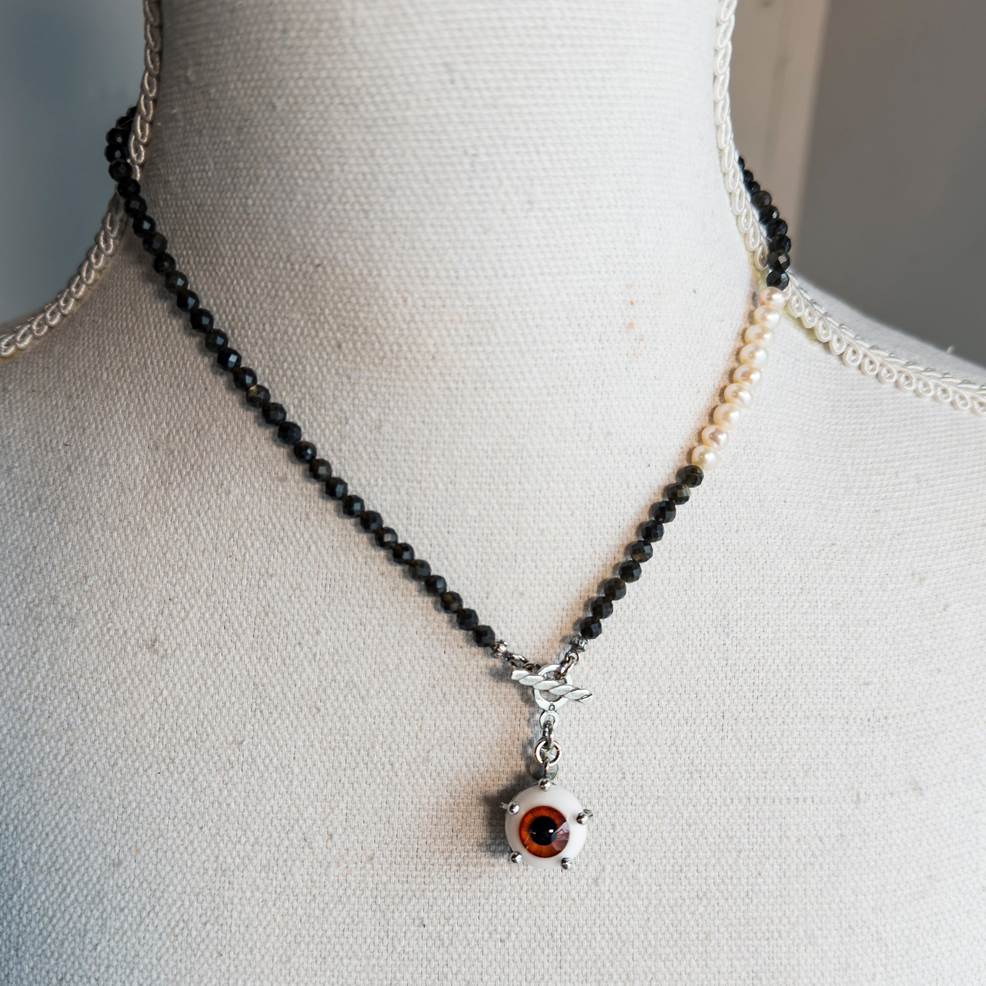 NK 25a04C eye love you Beaded brown necklace