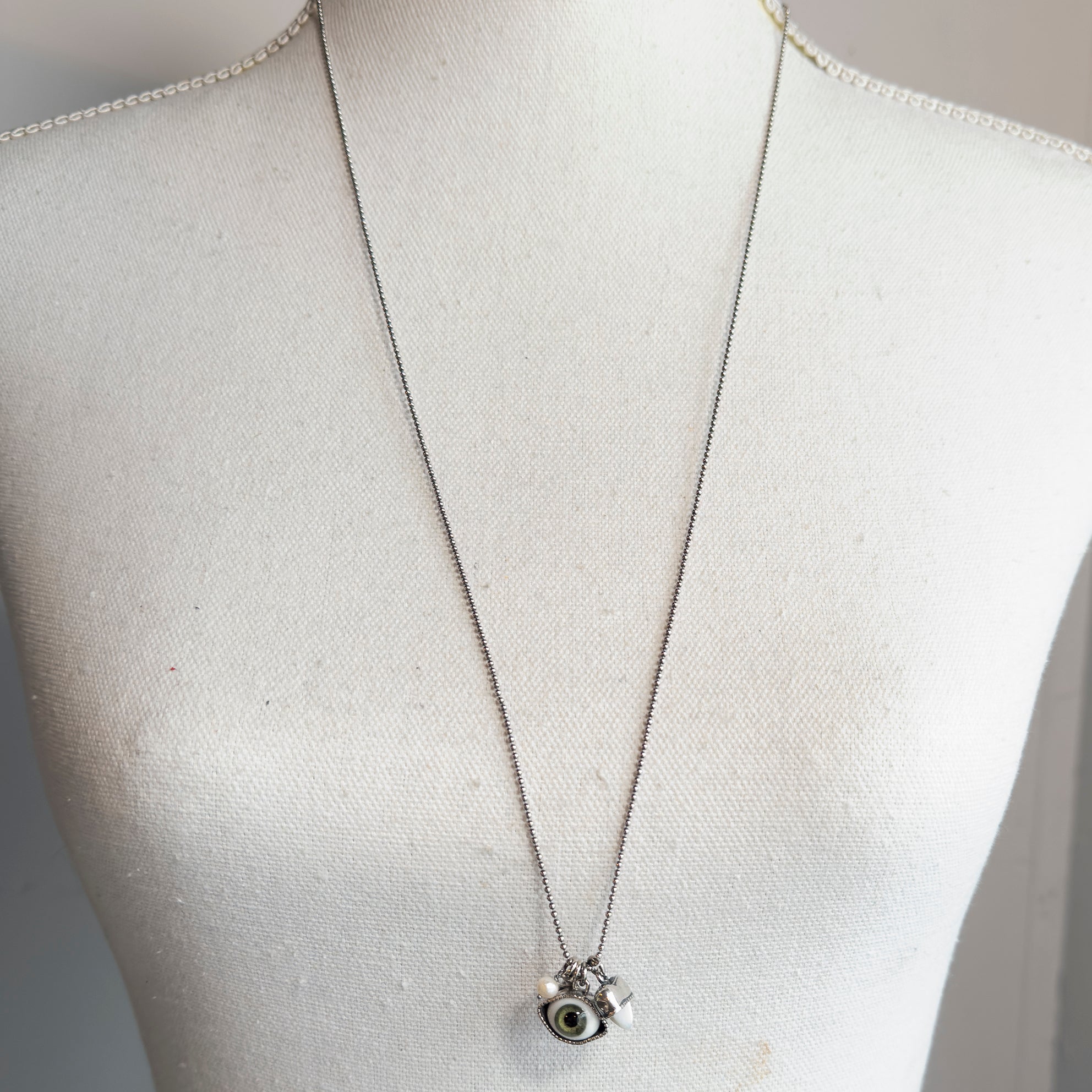 NK 25a11-LB Blue eye love you necklace long
