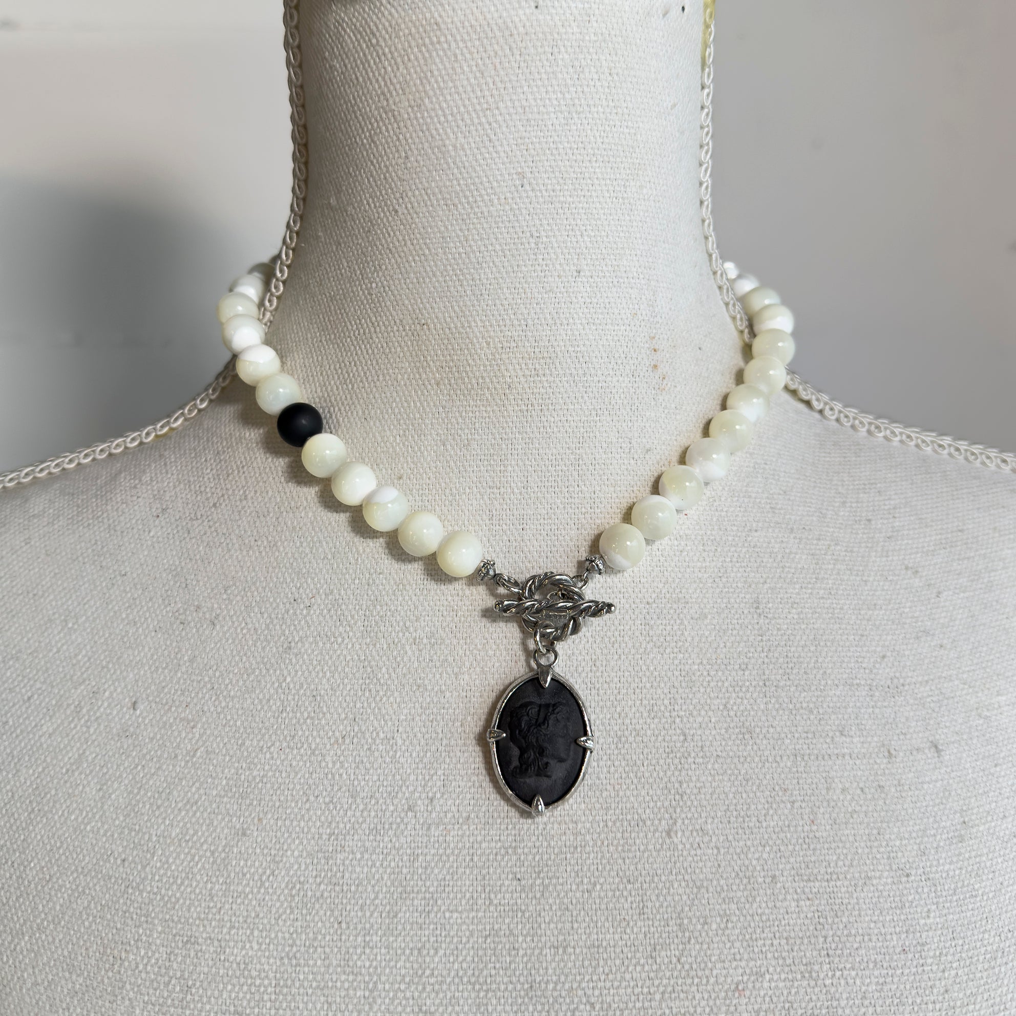 NK 25b14 Black Cameo and White Beaded Necklace