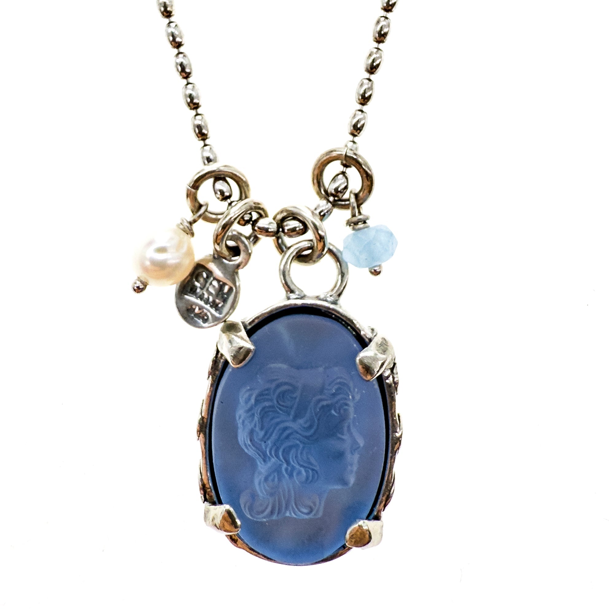 NK 25b22 Blue Cameo Pendant Necklace