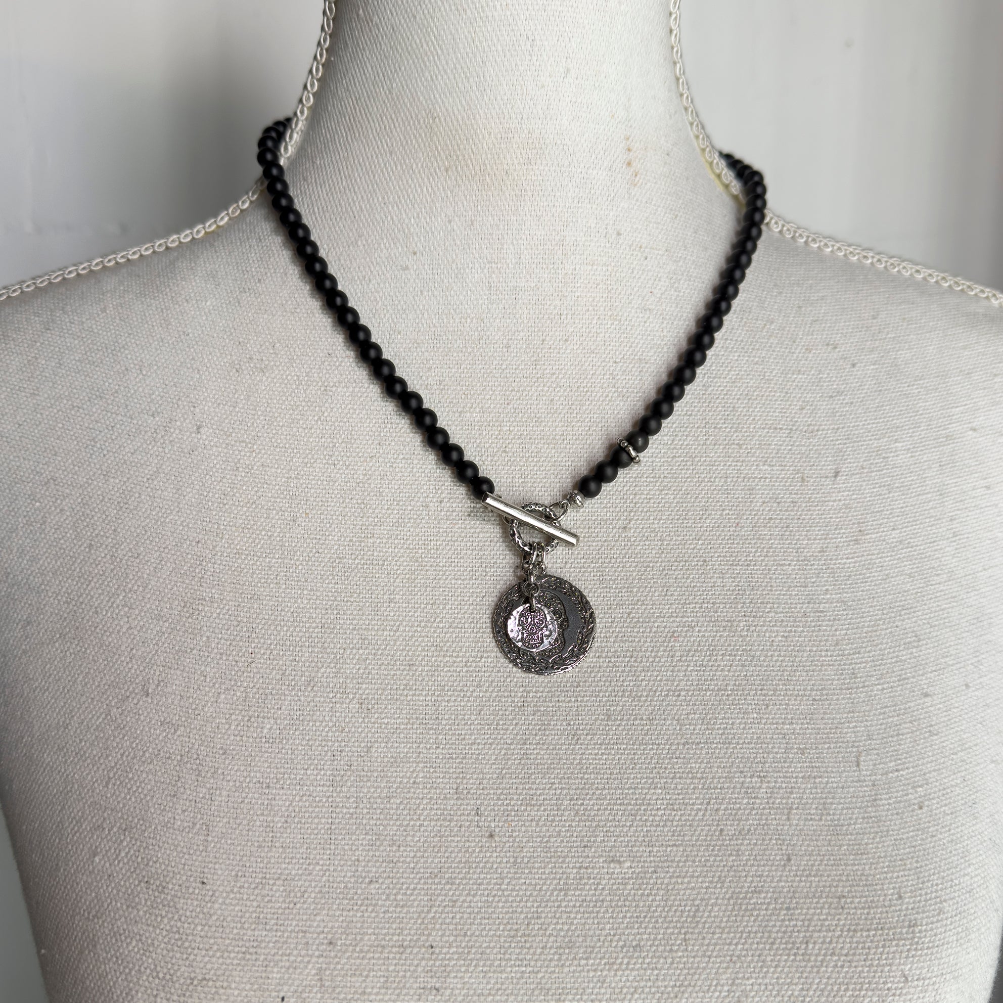 NK 25c02 Black Onyx Sugar Skull Coin Necklace