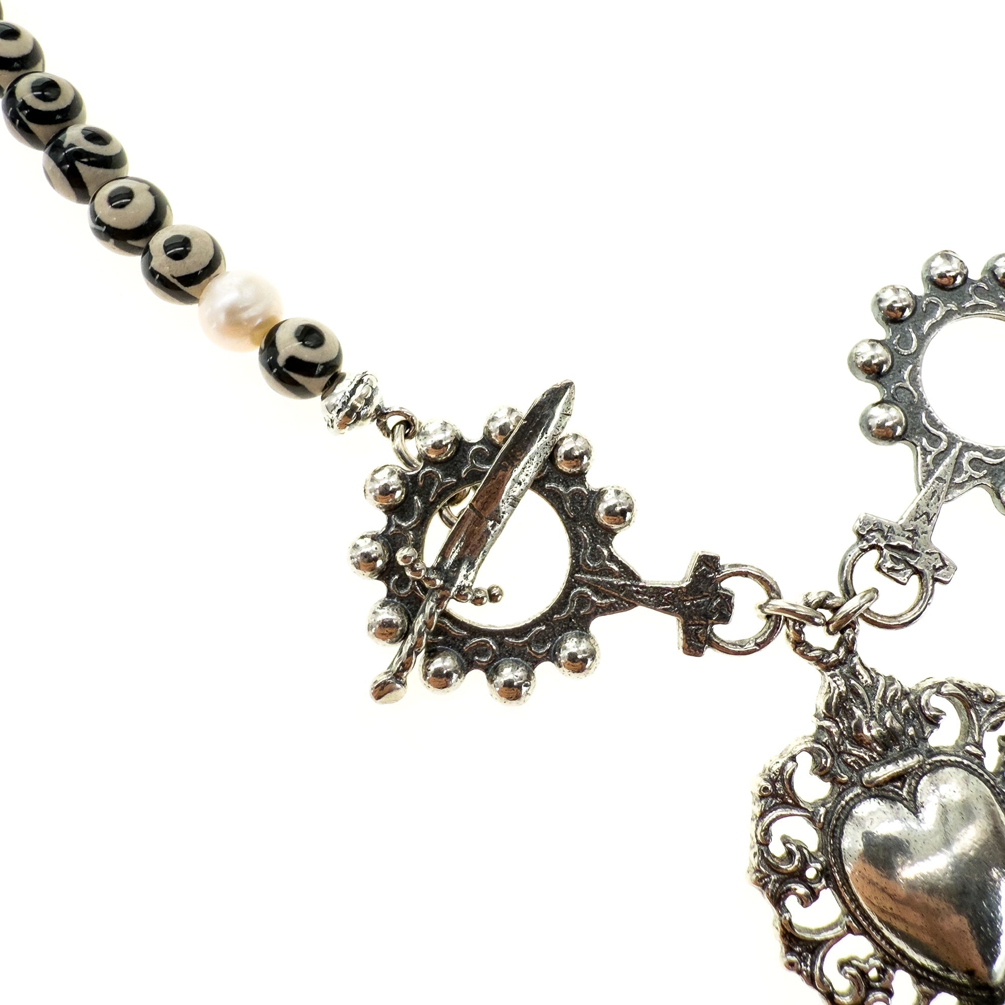 NK 25e10 Sacred Heart Beaded Necklace