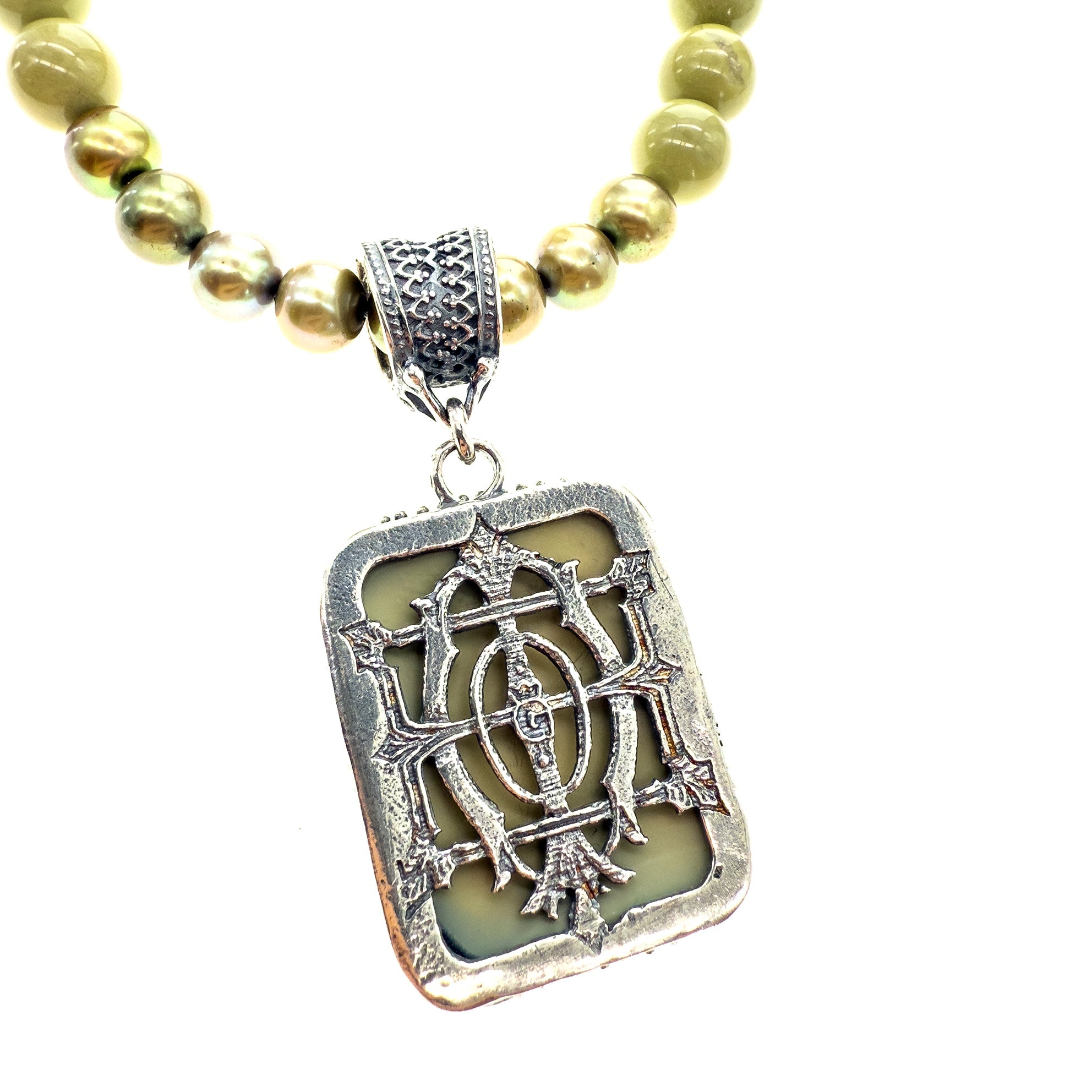 NK 25e11 Vintage Cameo Matcha Beaded Pendant Necklace