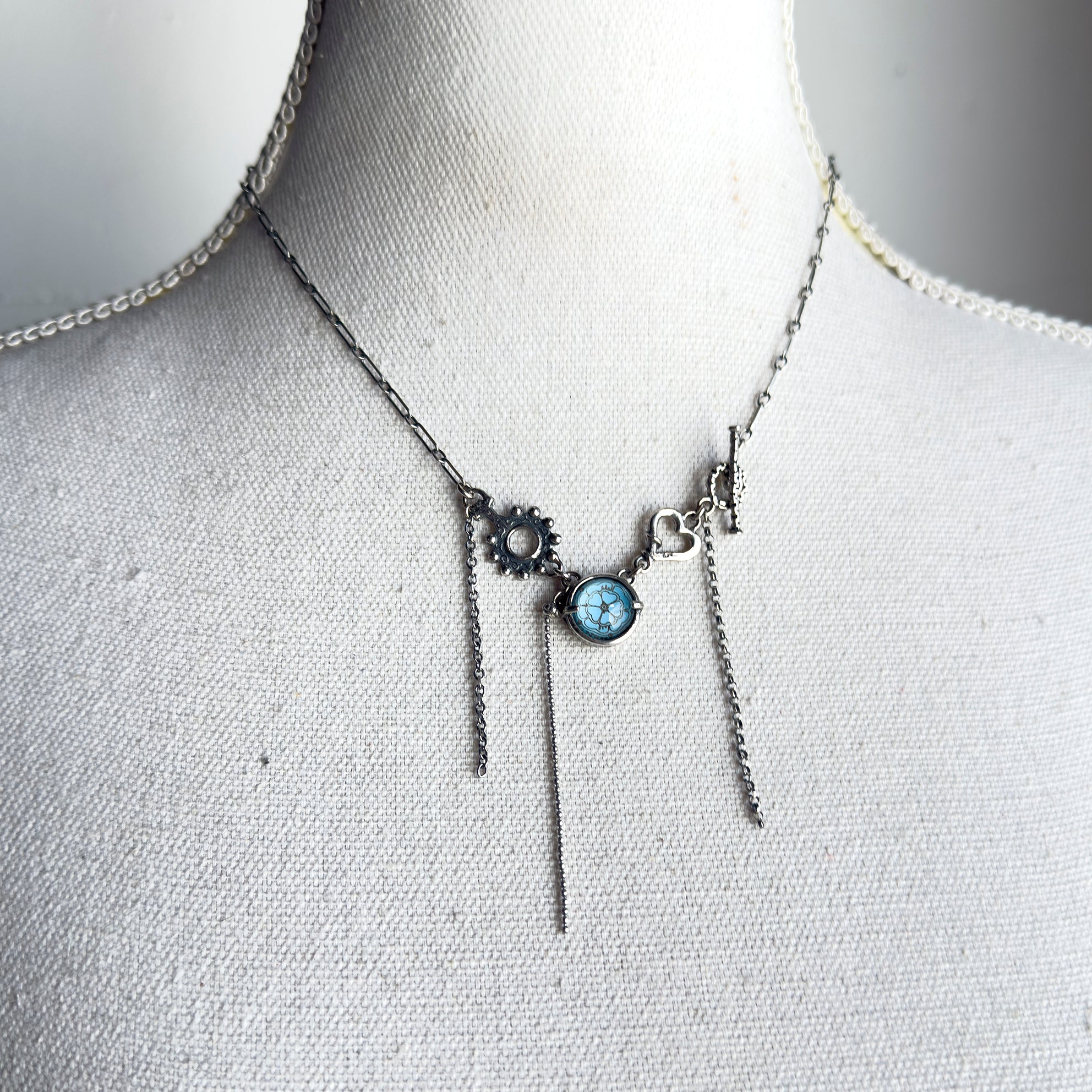 NK 25e14B Blue Intaglio Fringe Necklace