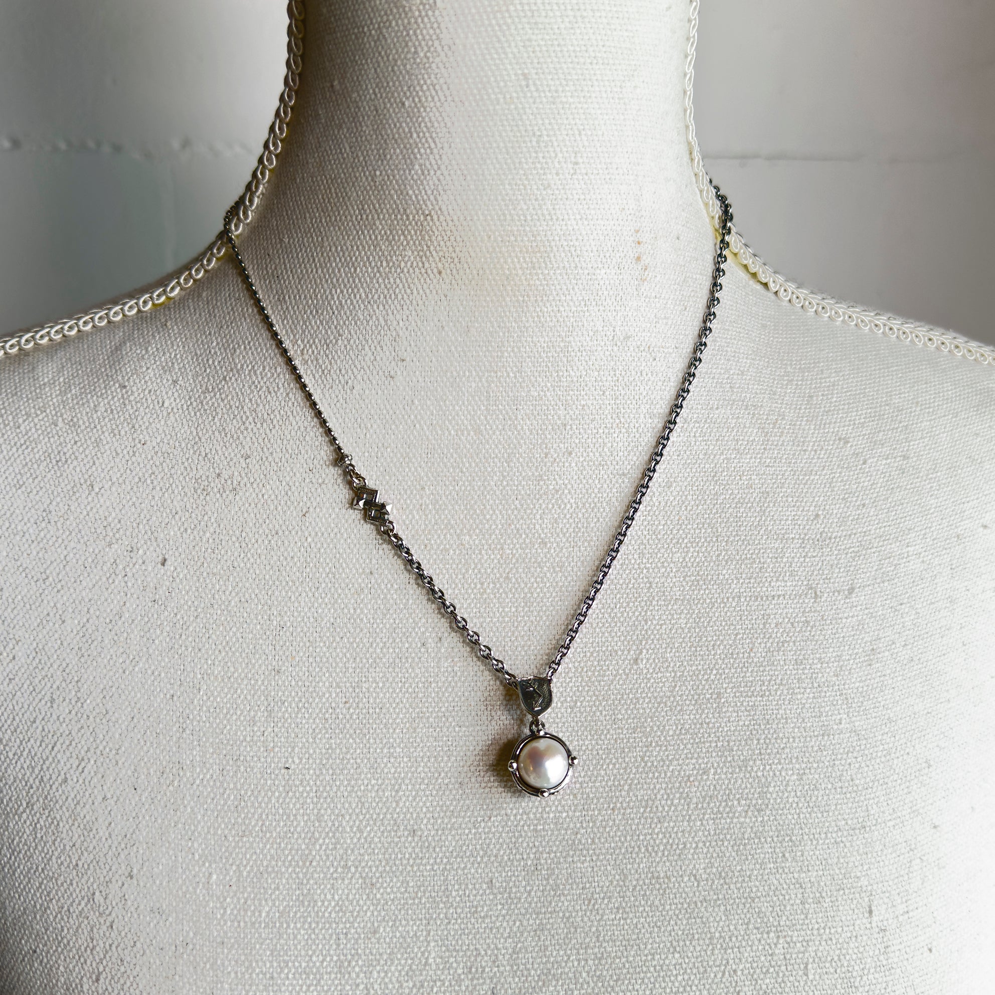 NK 25f04A White Pearl Necklace