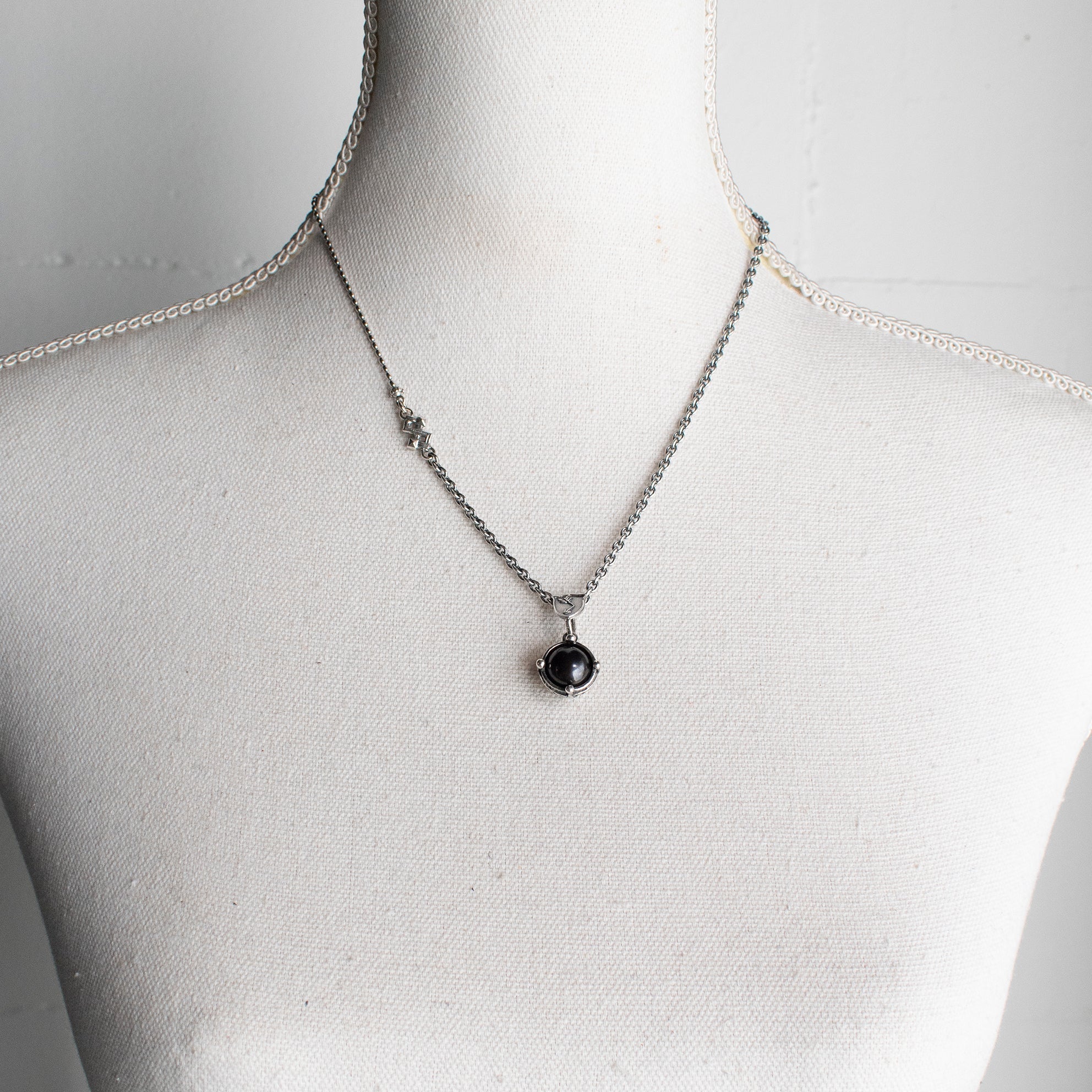 NK 25f04B Black Pearl Necklace