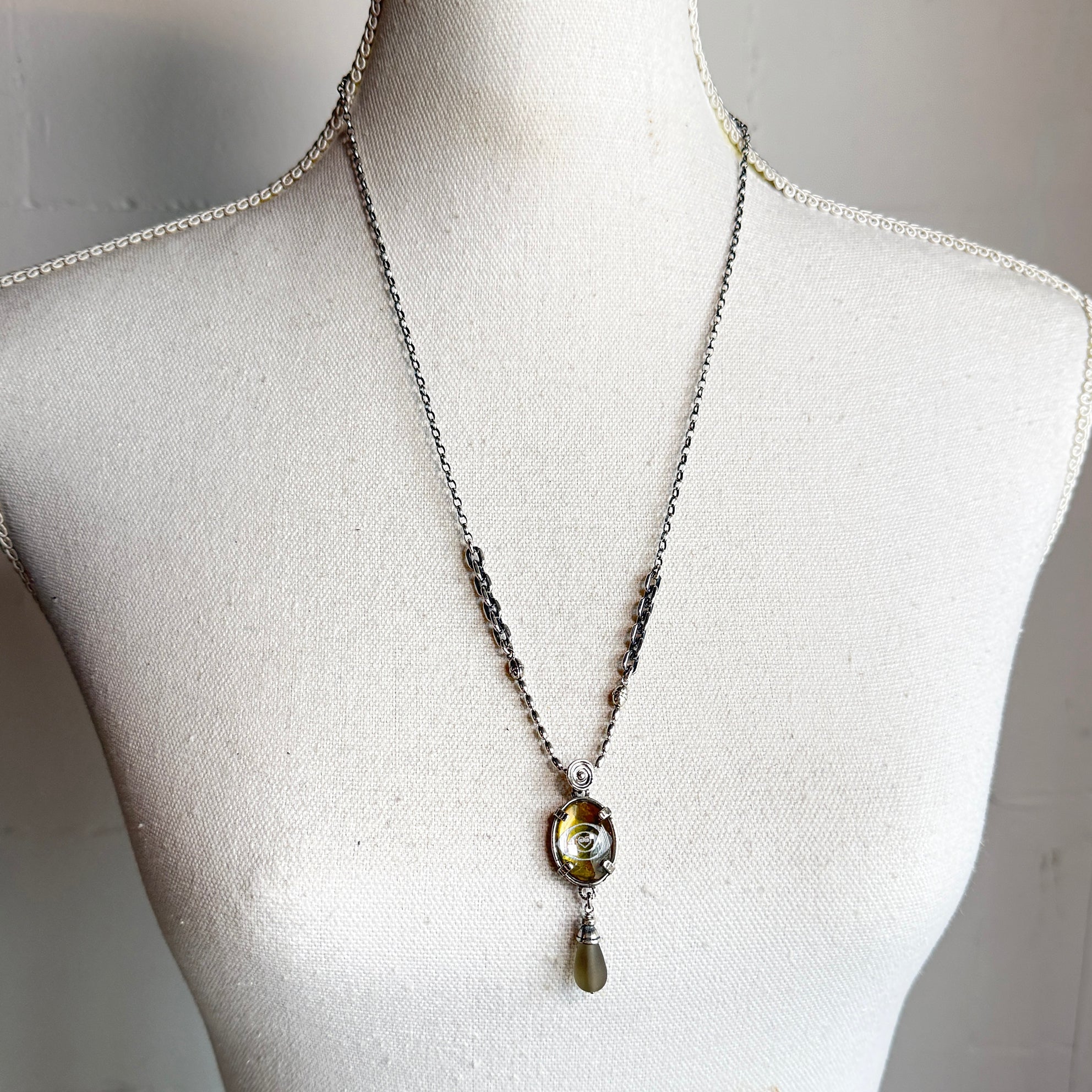 NK 25f05A Green Eye Necklace