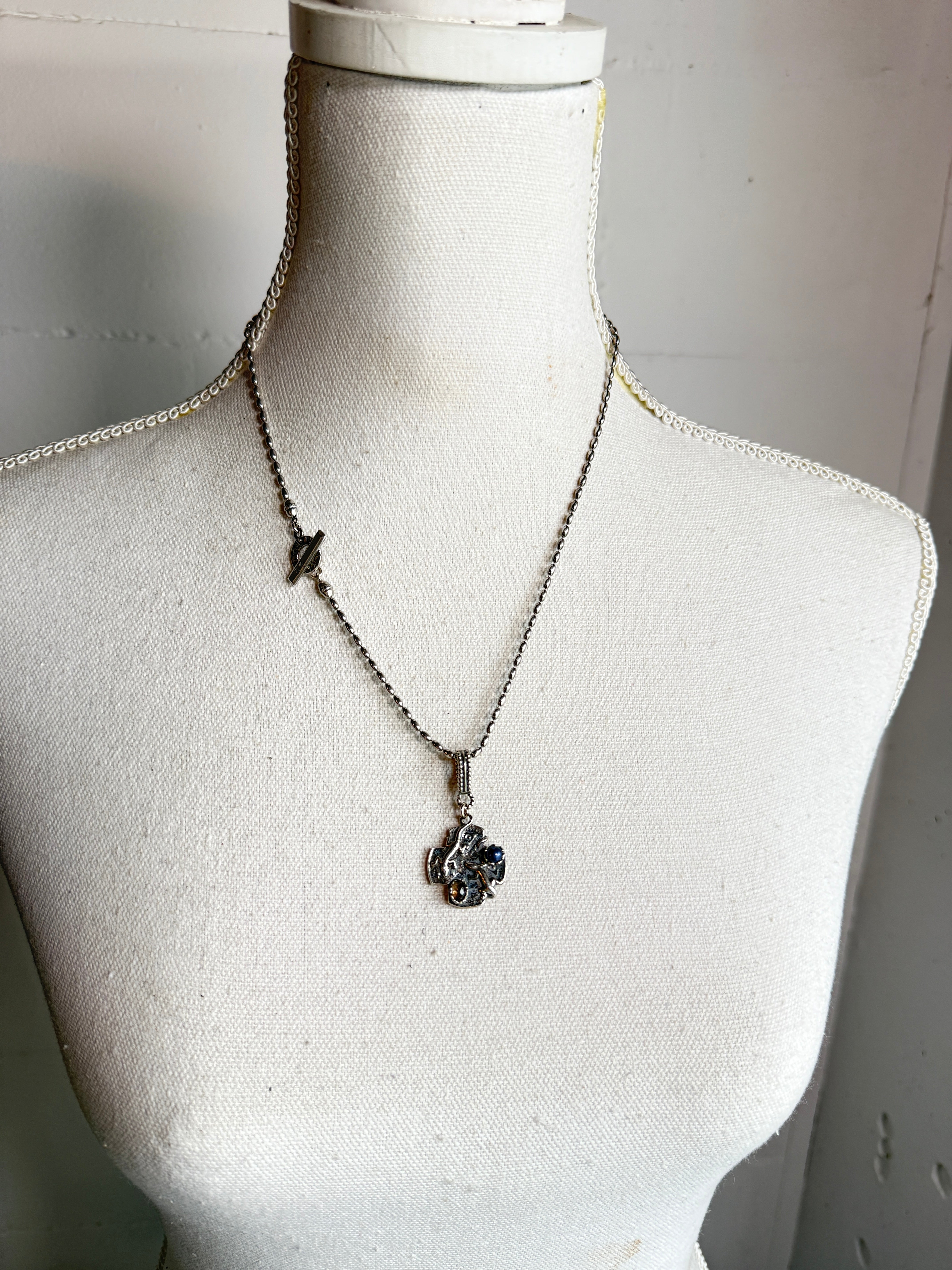 NK 25f06B Dark Lizard Cross Necklace
