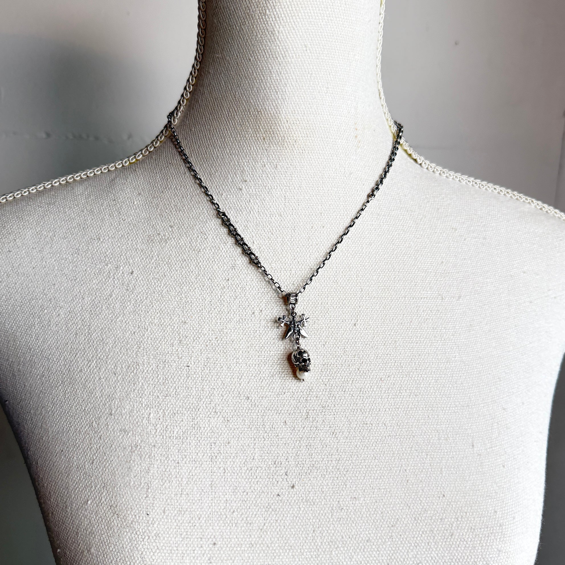 NK 25f07 Skull Necklace