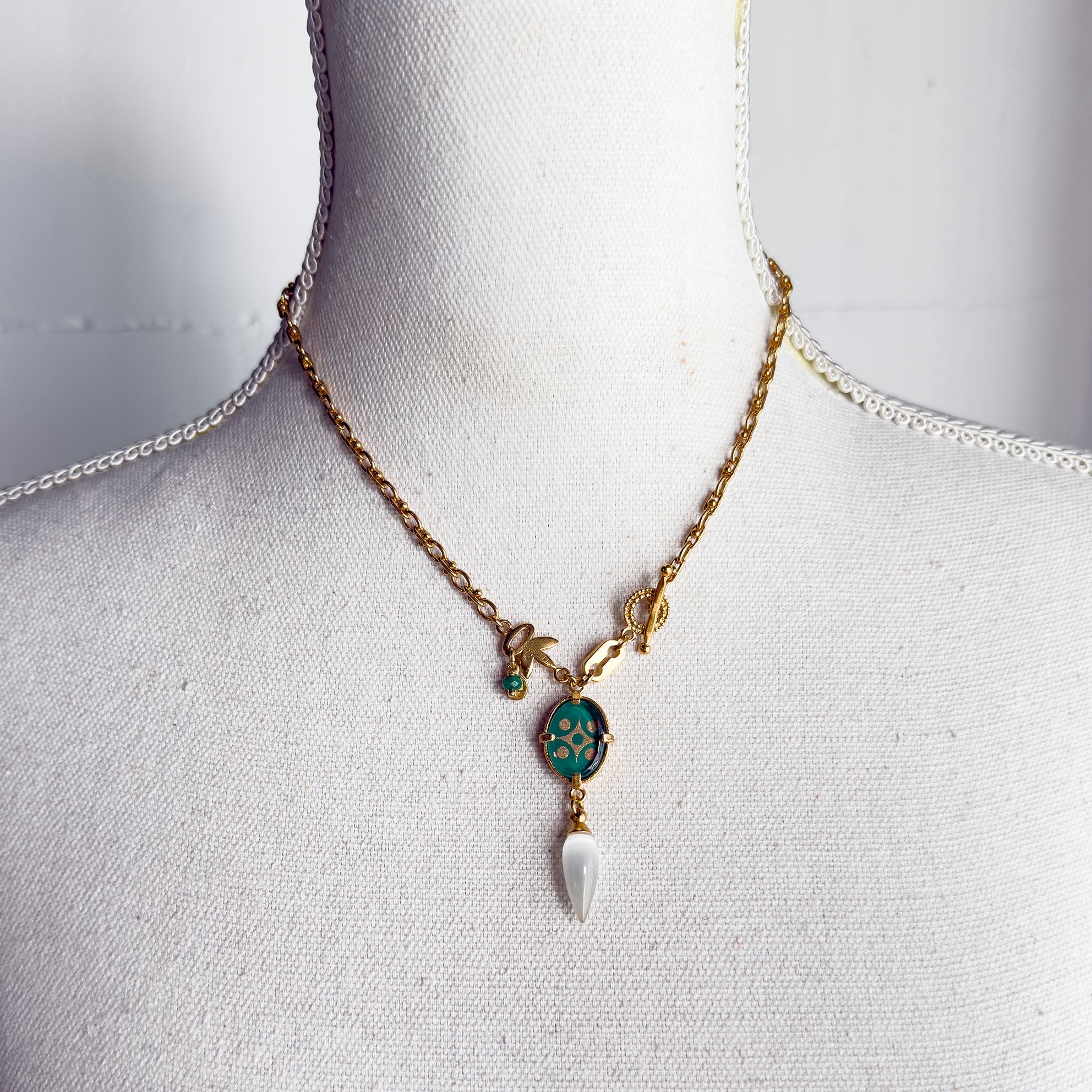 NK 25g30D green Intaglio Pendant Textured Link Necklace