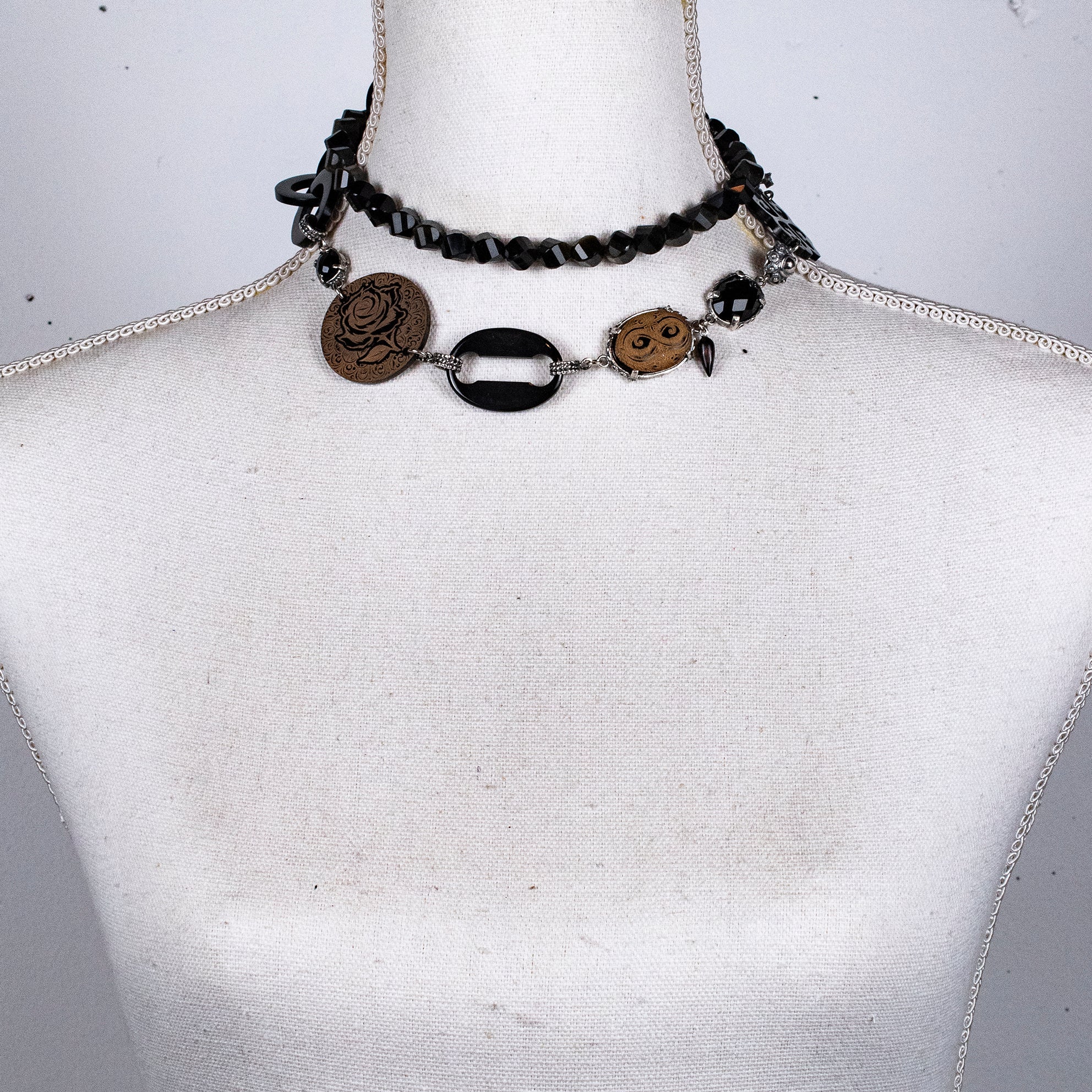 NK 25h01B Black Symphony of Love necklace