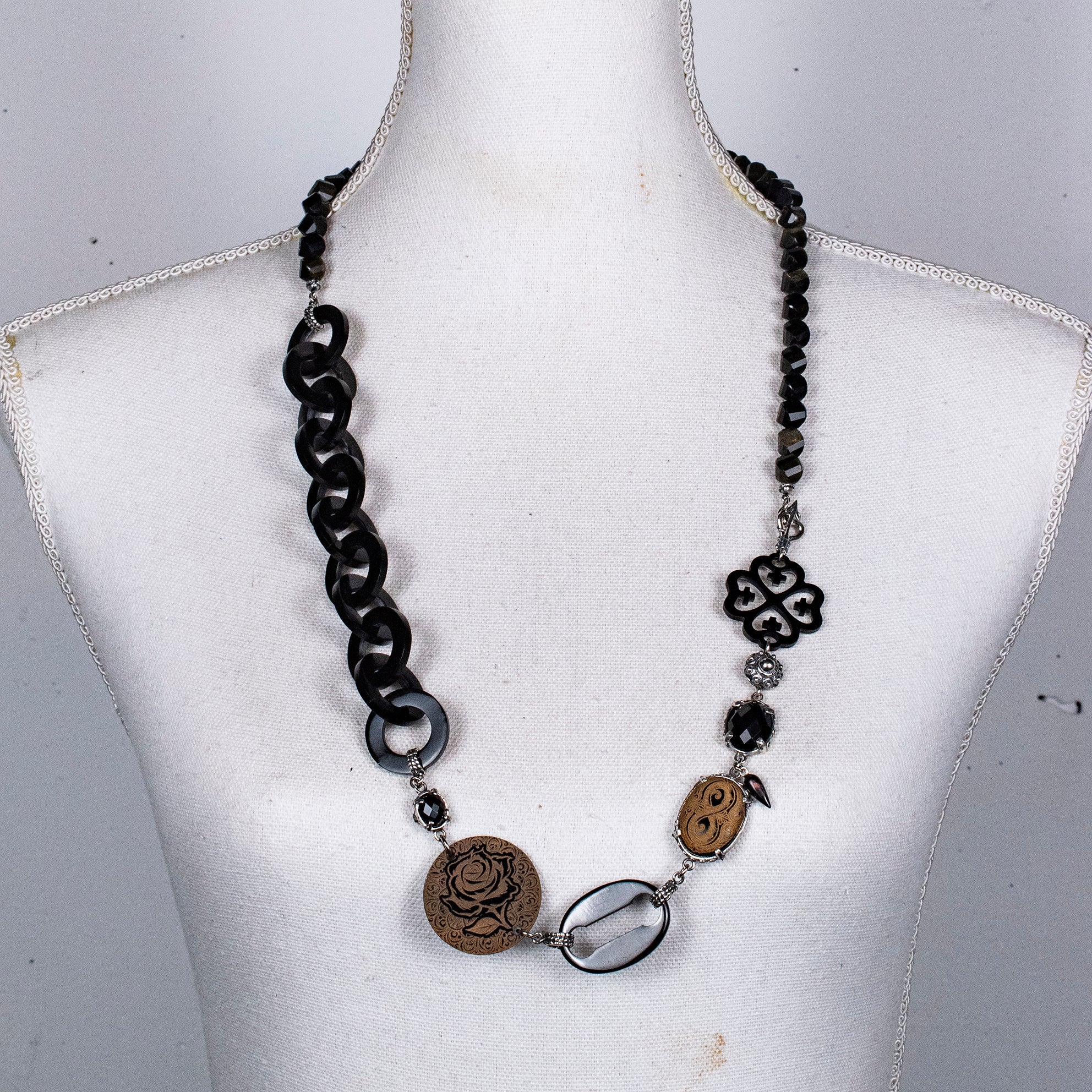 NK 25h01B Black Symphony of Love necklace