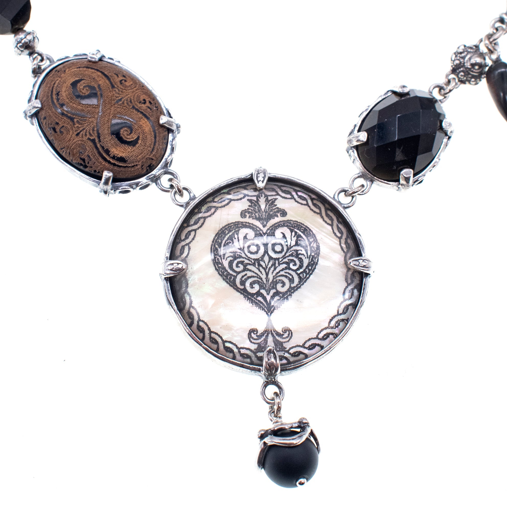 NK 25h02B Dark Devotion necklace