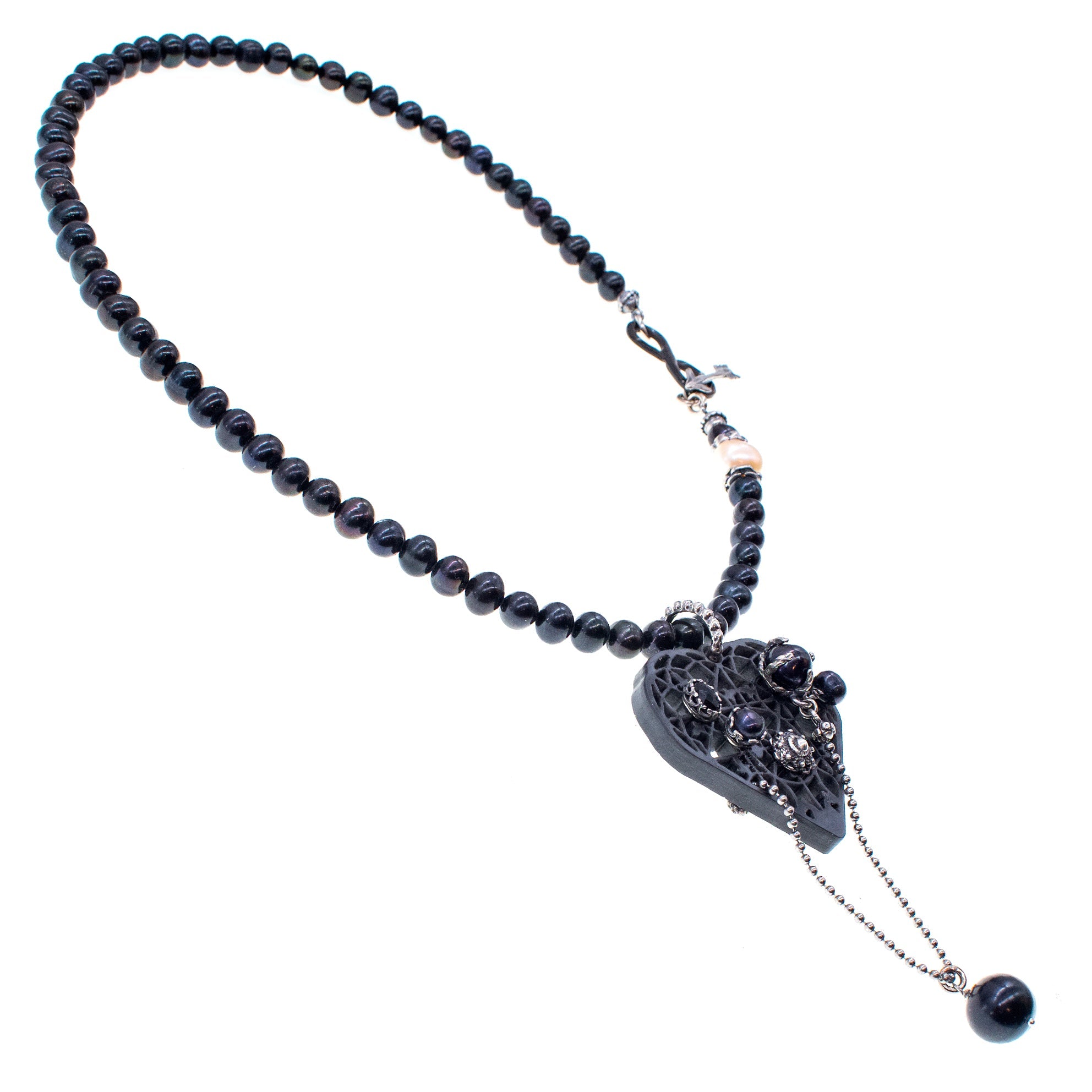 NK 25h04B black Whispering Heart necklace