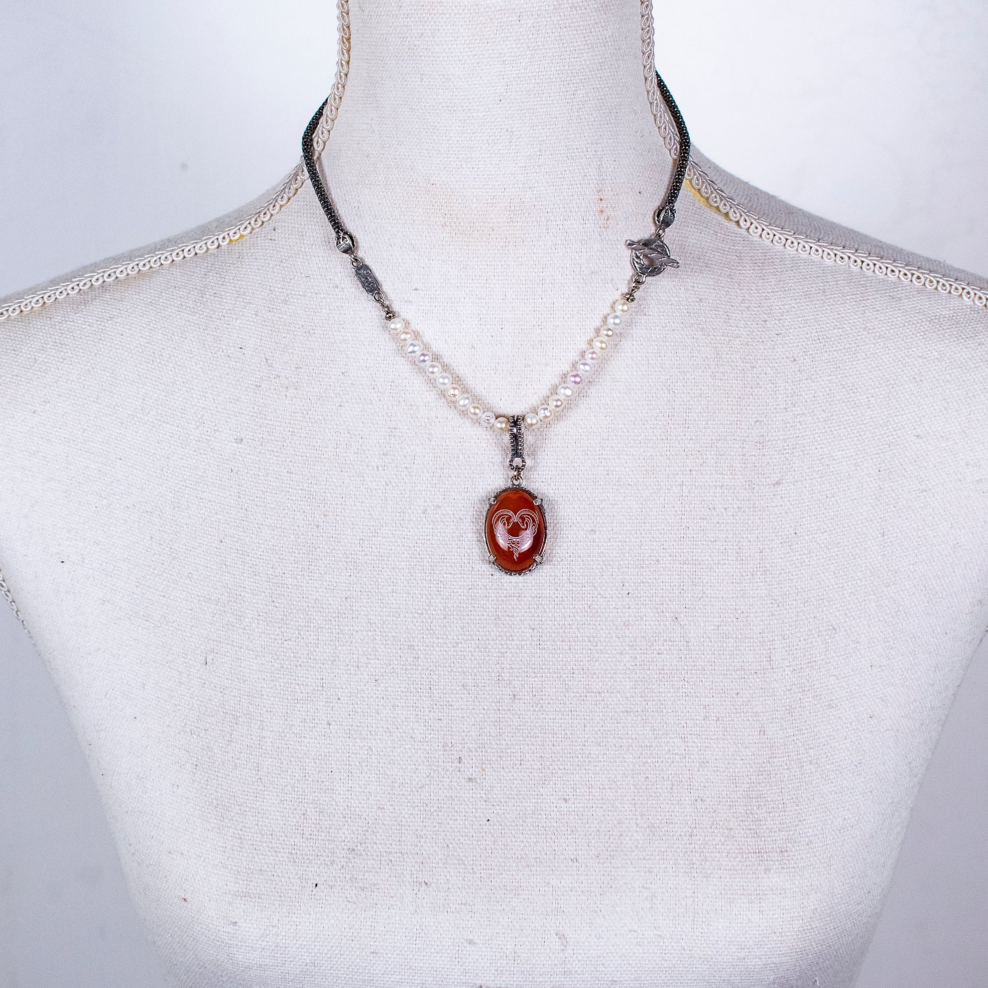 NK 26a15 Engraved Carnelian & Pearl Mesh Necklace