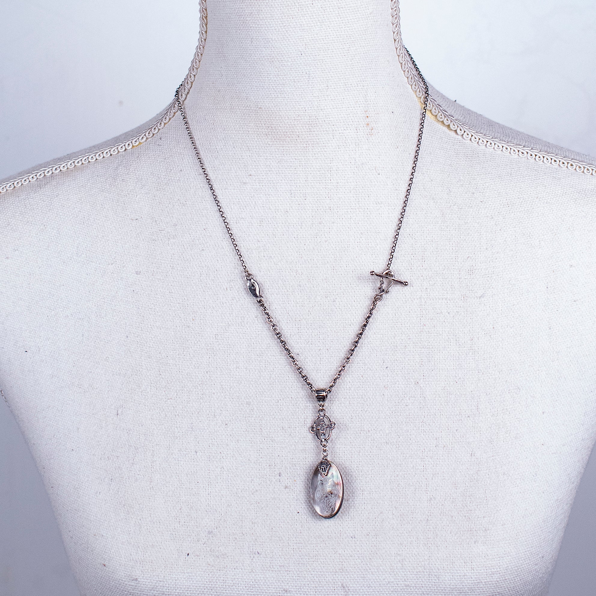 NK 26a21 Engraved Mother of Pearl "Owl" Necklace
