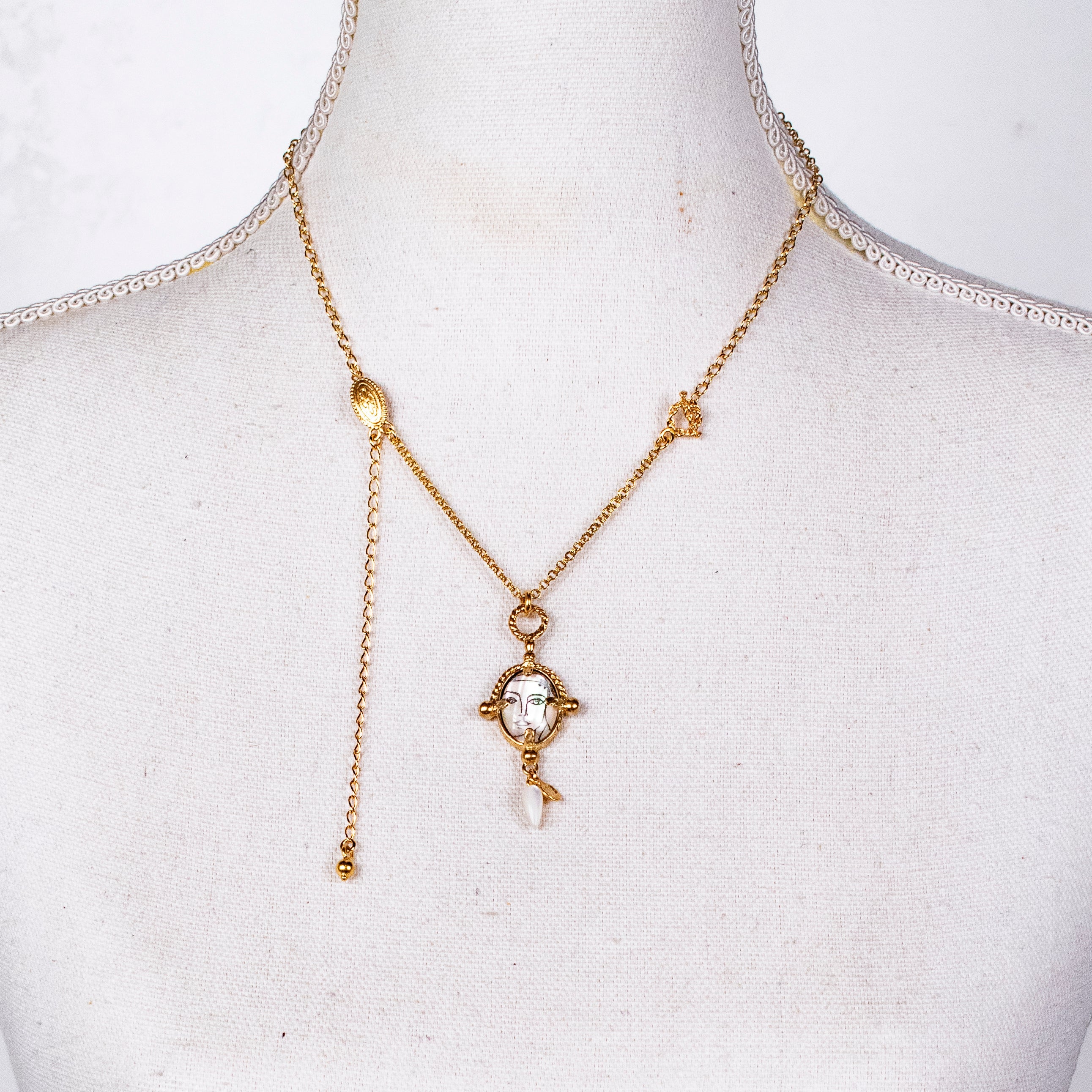 NK 26g15 golden picasso necklace