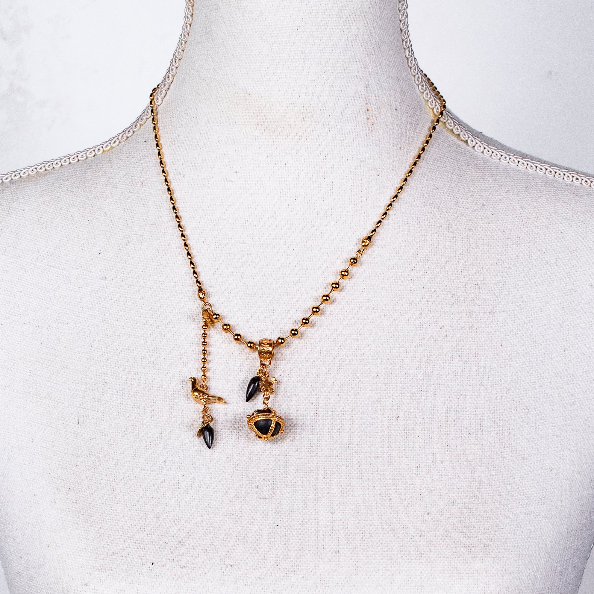 NK 26g18-S Dove Necklace Short black drop