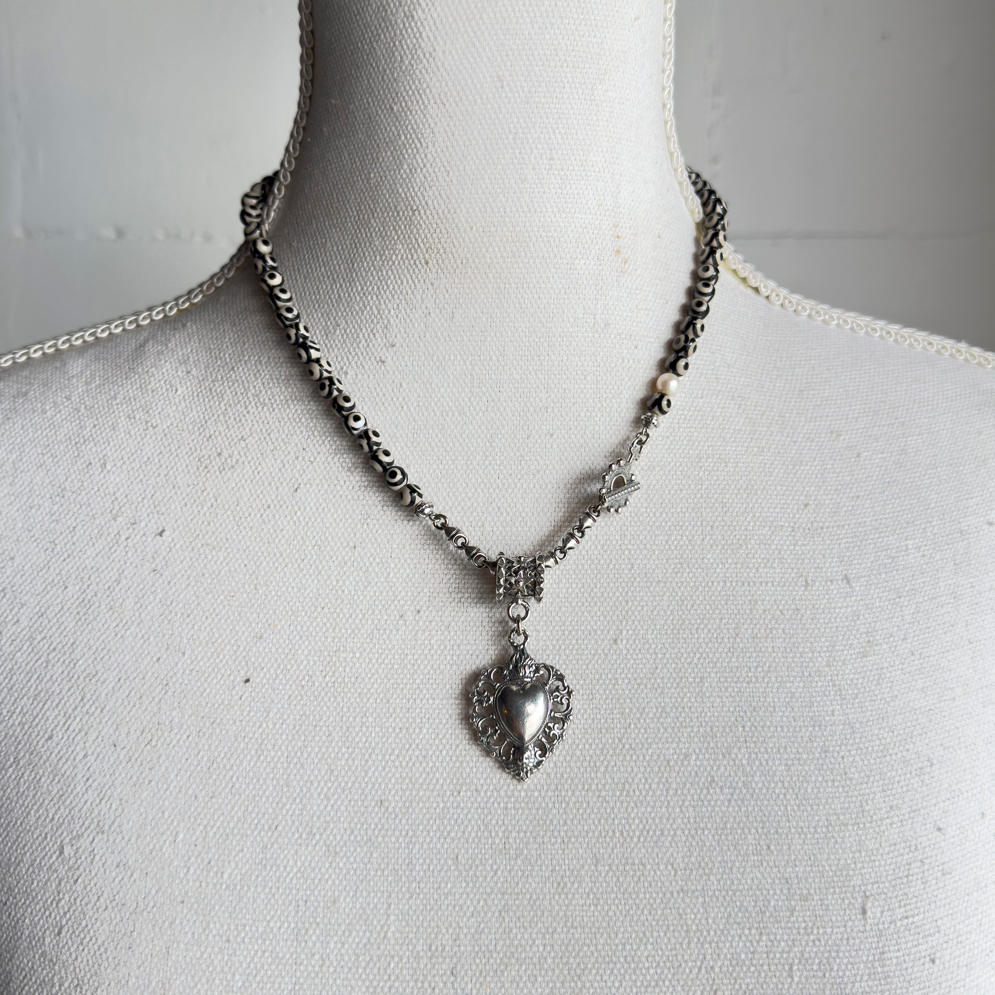 P 25e05 Sacred Heart Pendant