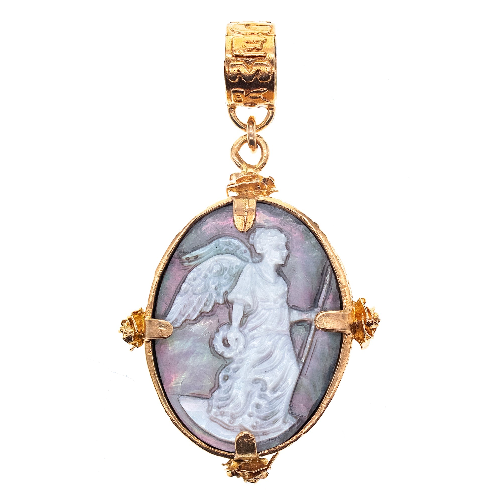 P 26g01 Nike Cameo Reversible Pendant