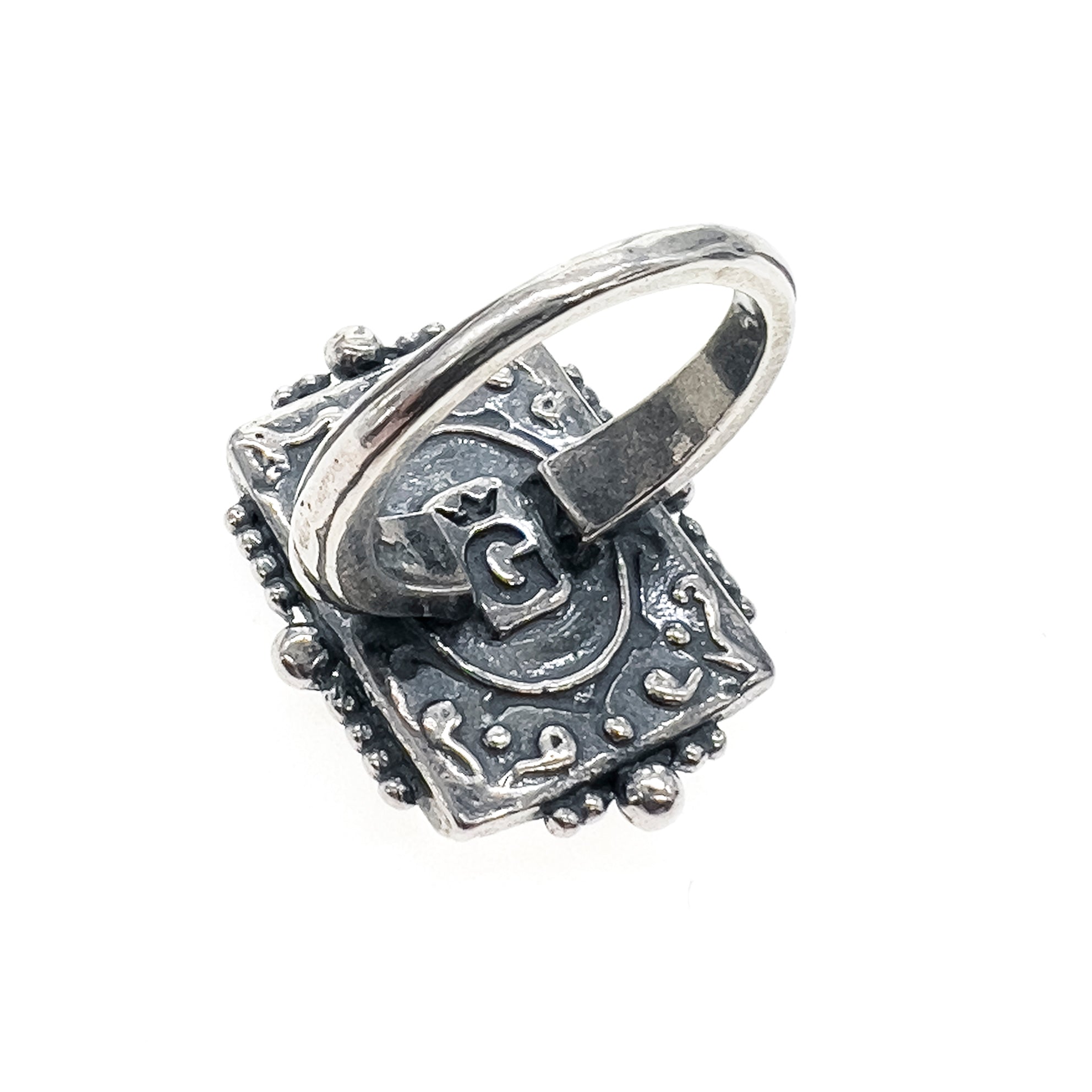 R 24d08A White loveletter ring